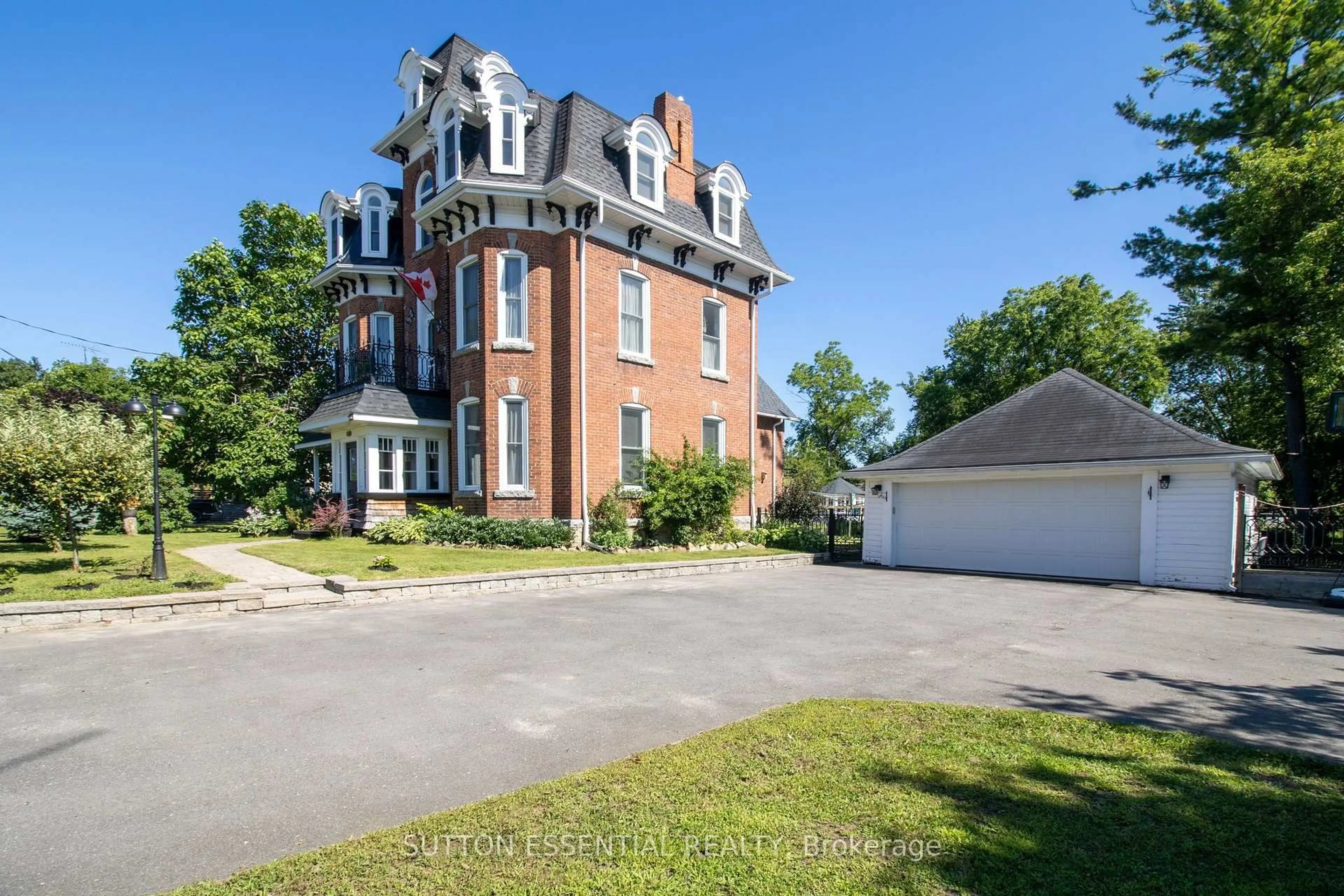 A pic from outside/outdoor area/front of a property/back of a property/a pic from drone, street for 46 Quabbin Rd, Front of Yonge Ontario K0E 1R0