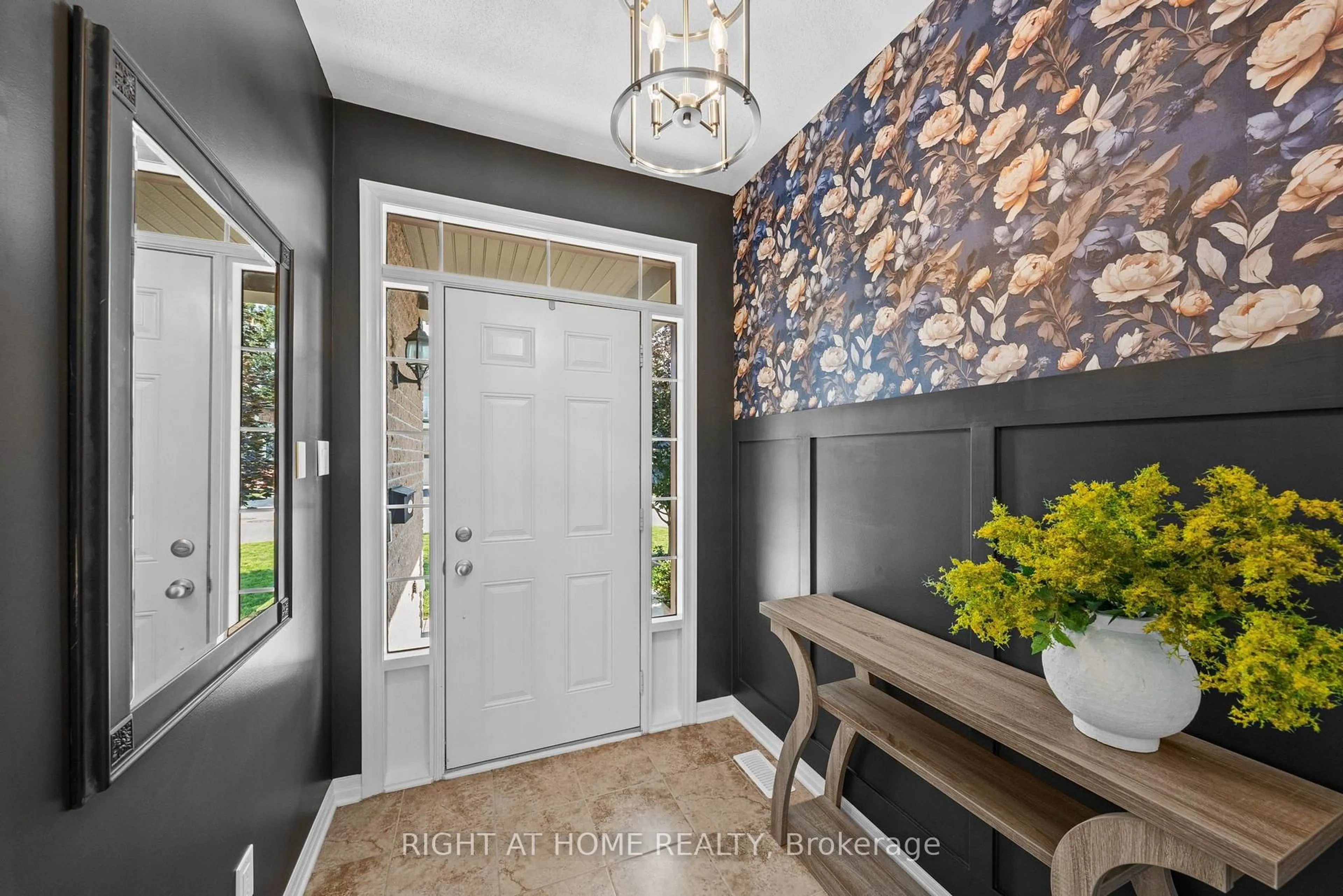 Indoor entryway for 525 PEERLESS St, Ottawa Ontario K2J 5P9