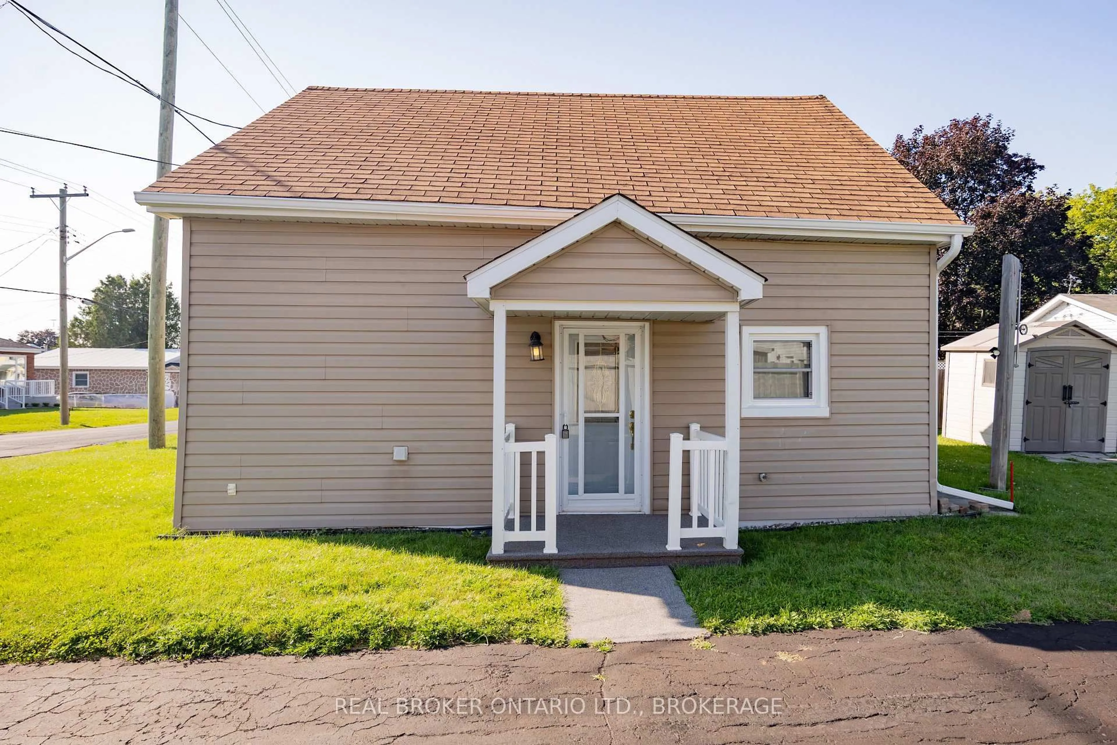 Home with vinyl exterior material, street for 287 East Boundary Rd, North Glengarry Ontario K0C 1A0
