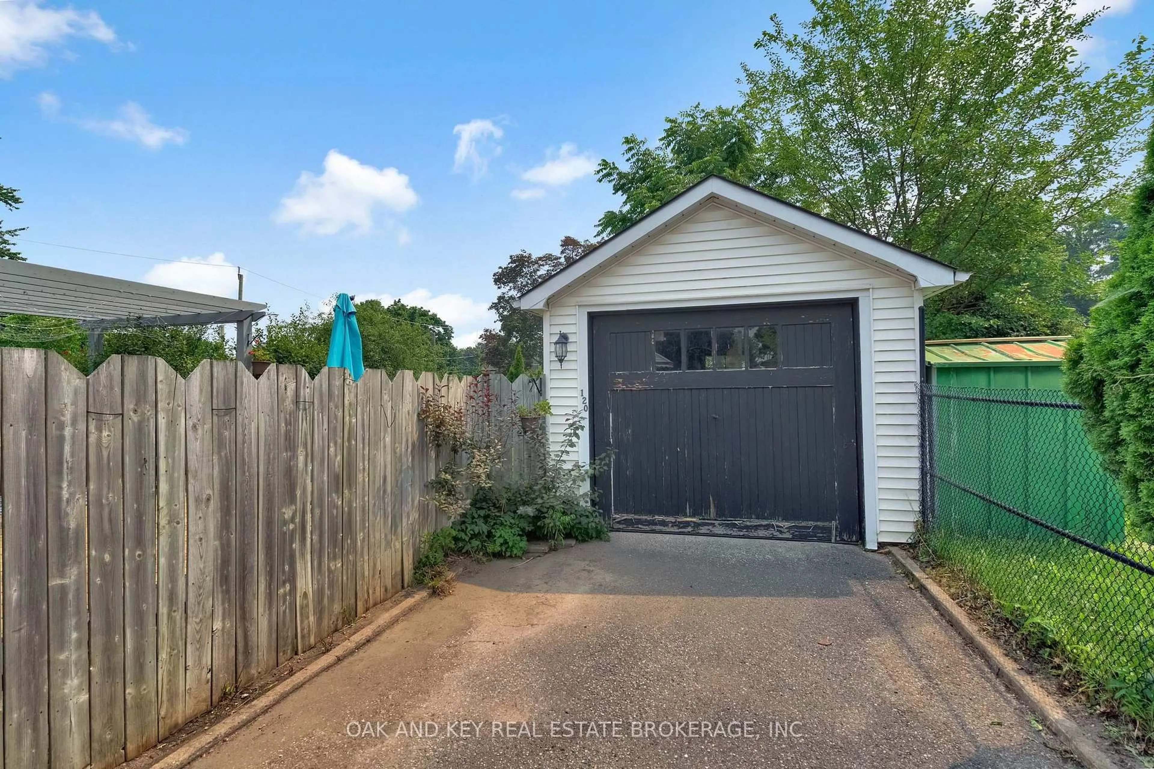 Shed for 120 Sydenham St, Woodstock Ontario N4S 7B5