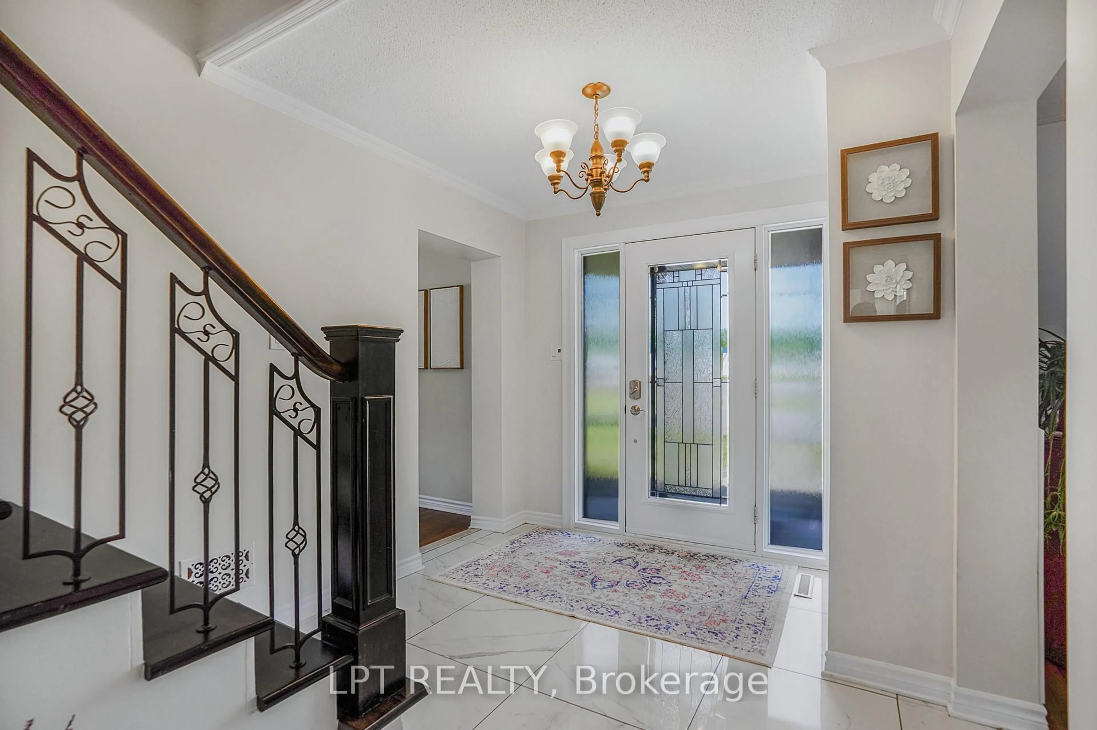 Indoor entryway for 2598 Highway 34 Rd, Hawkesbury Ontario K6A 0E5