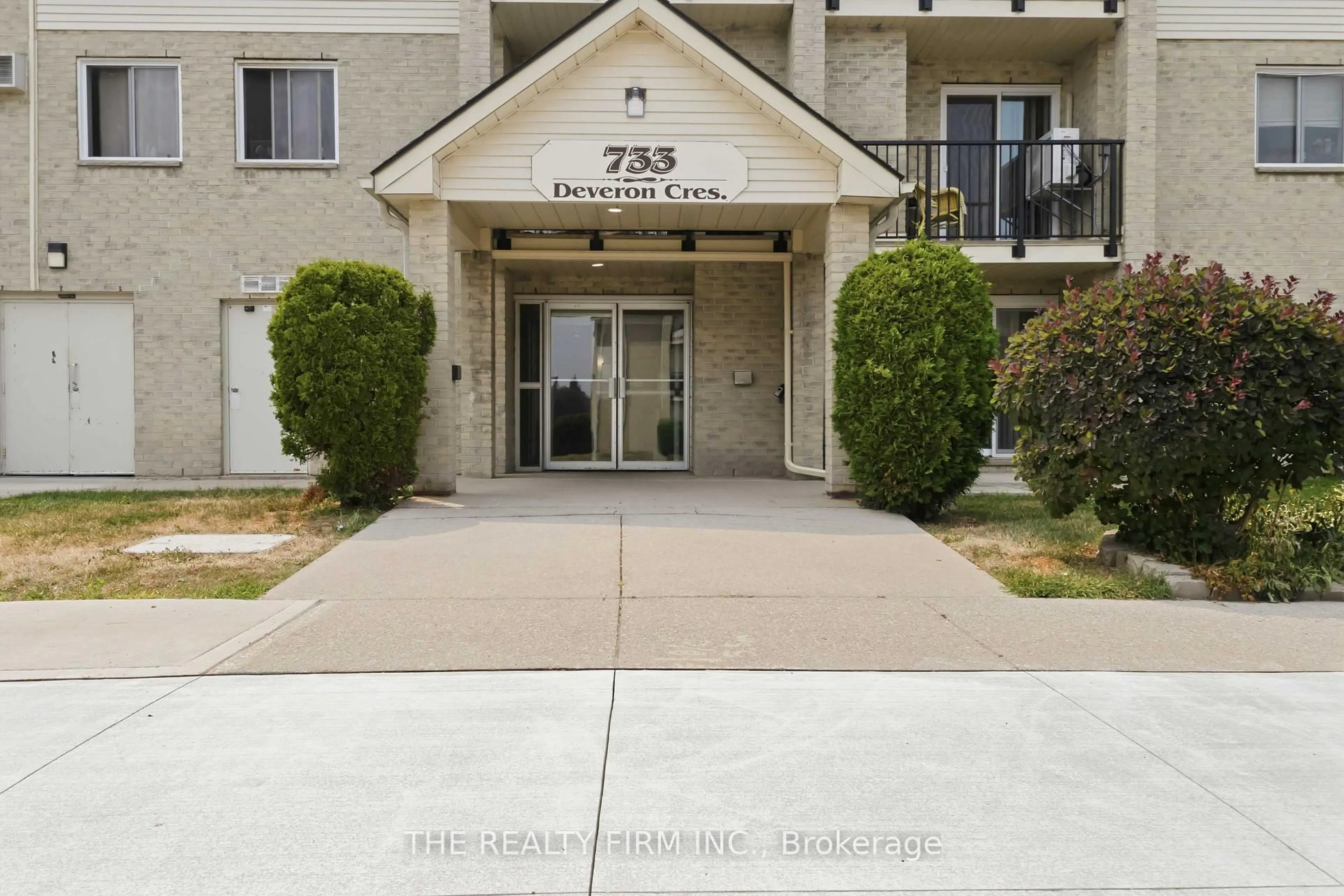 Indoor foyer for 733 Deveron Cres #210, London South Ontario N5Z 4X7
