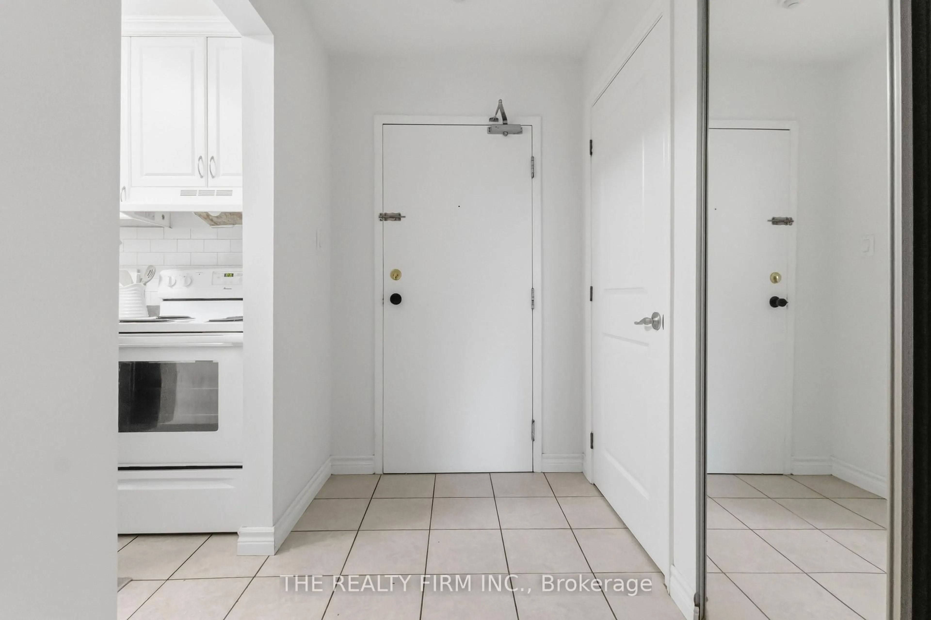 Indoor entryway for 733 Deveron Cres #210, London South Ontario N5Z 4X7