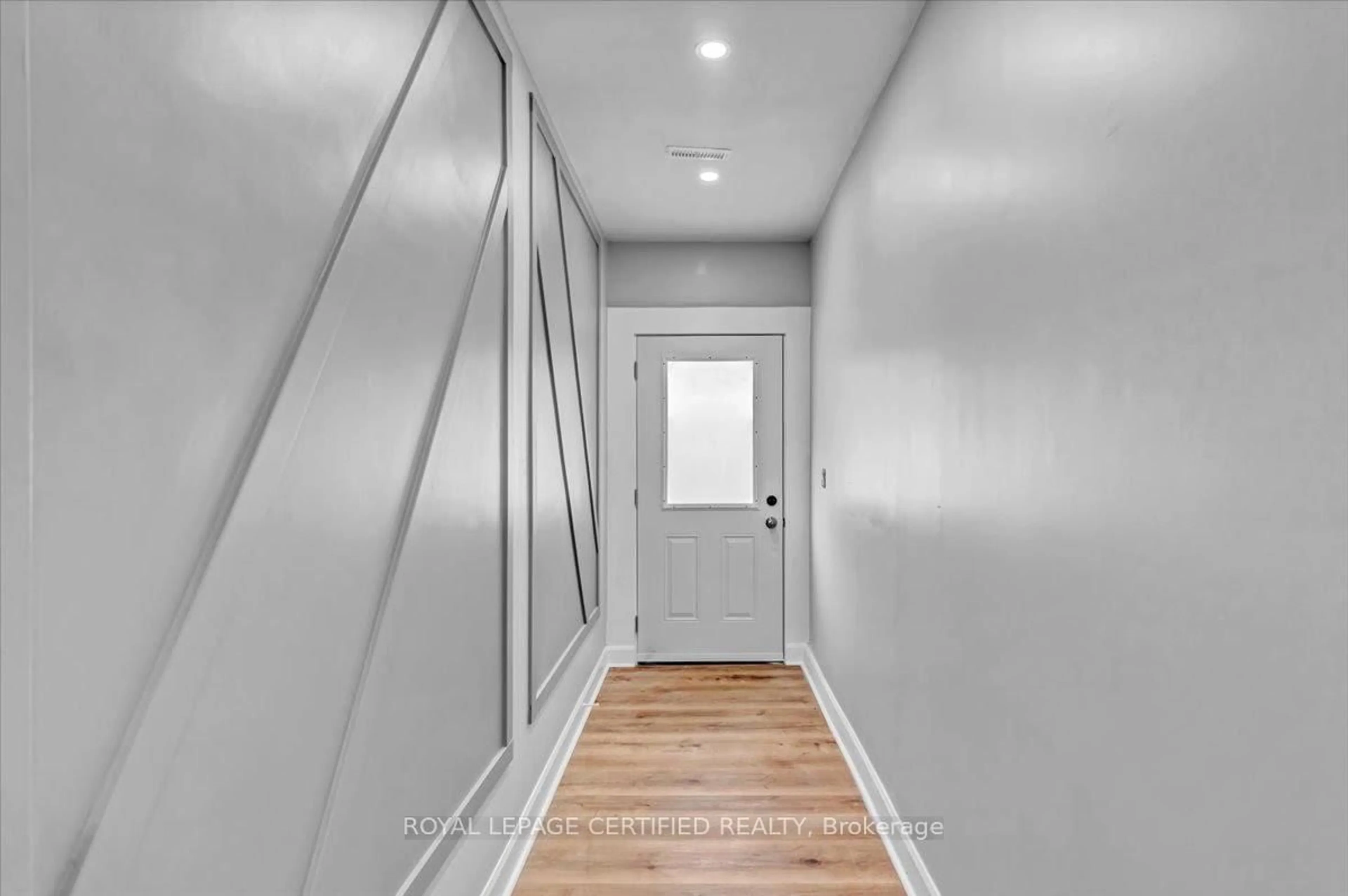 Indoor entryway for 176 Emerald St, Hamilton Ontario L8L 5K8