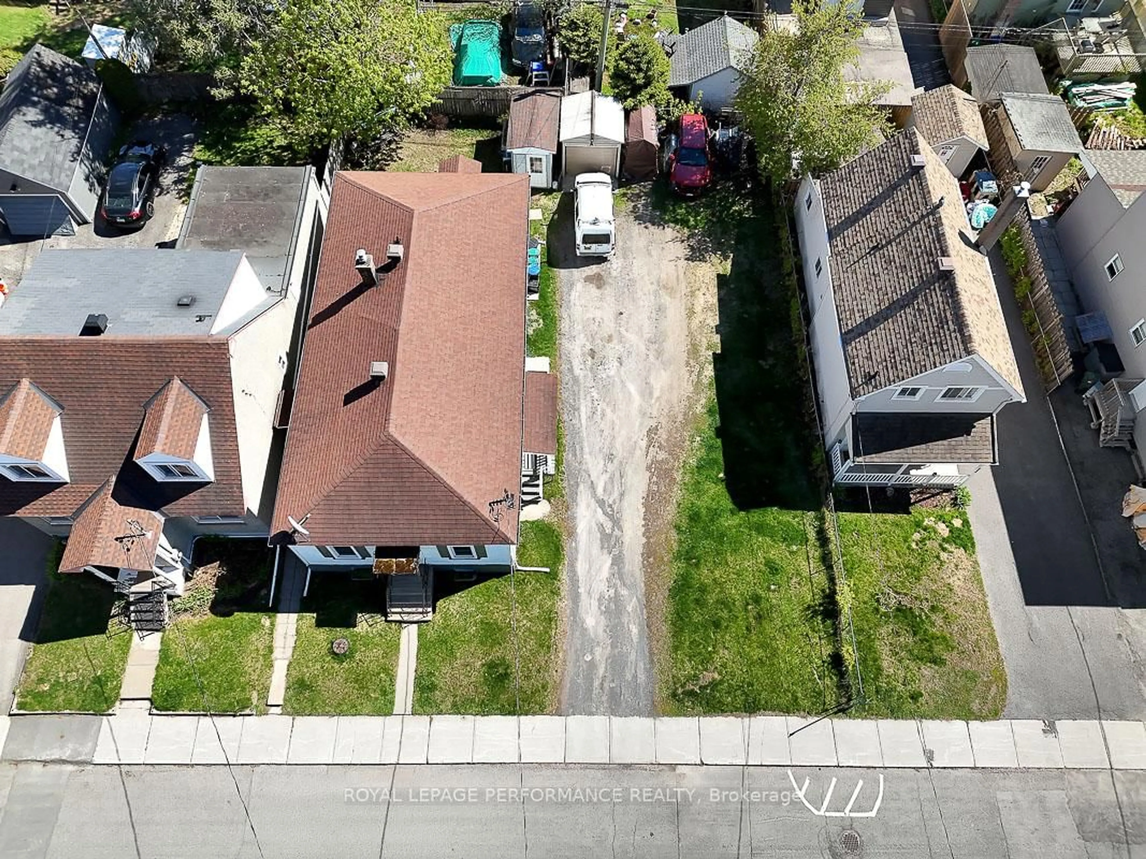 A pic from outside/outdoor area/front of a property/back of a property/a pic from drone, street for 228 Carillon St, Ottawa Ontario K1L 5X8