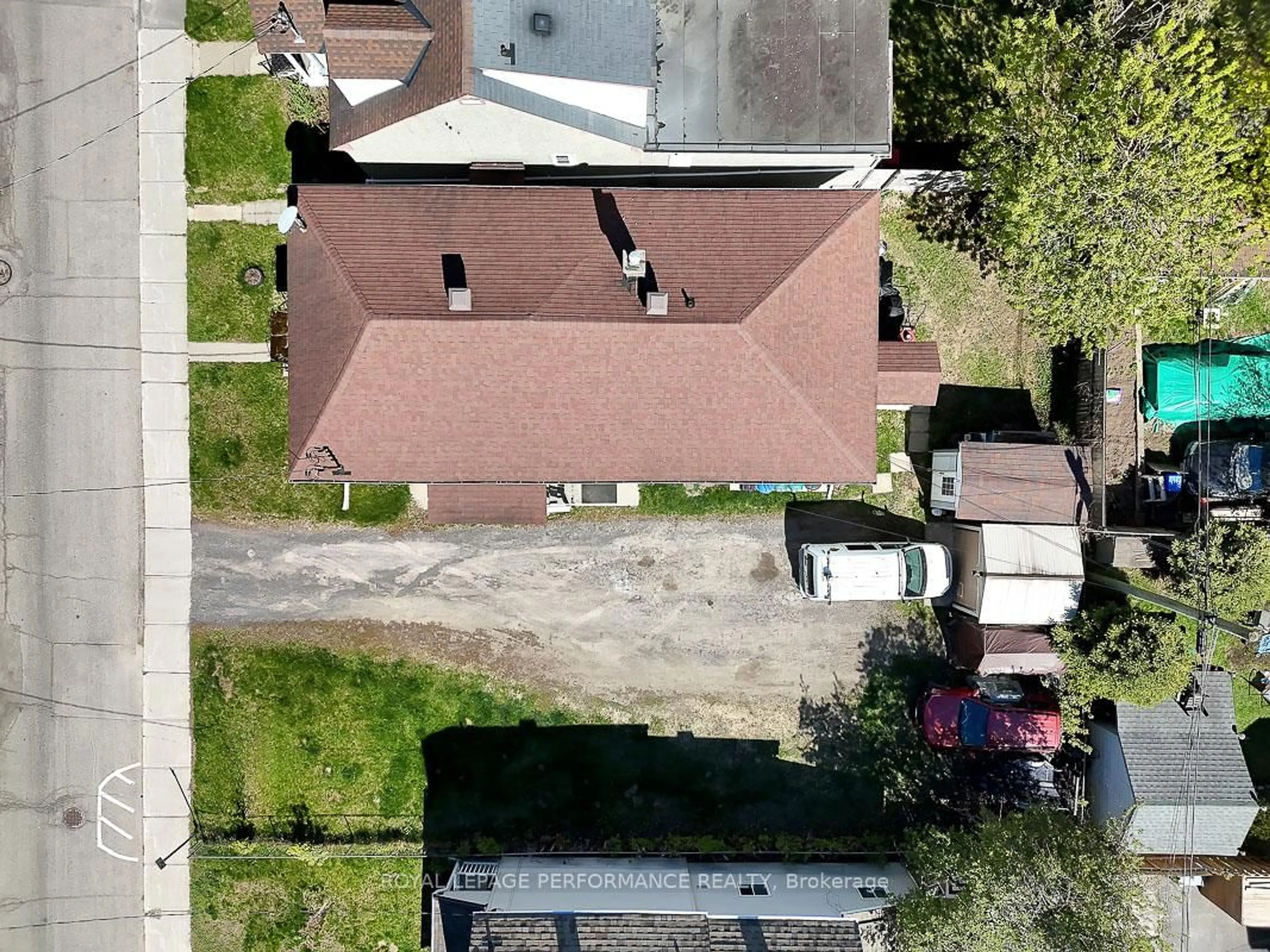 A pic from outside/outdoor area/front of a property/back of a property/a pic from drone, street for 228 Carillon St, Ottawa Ontario K1L 5X8
