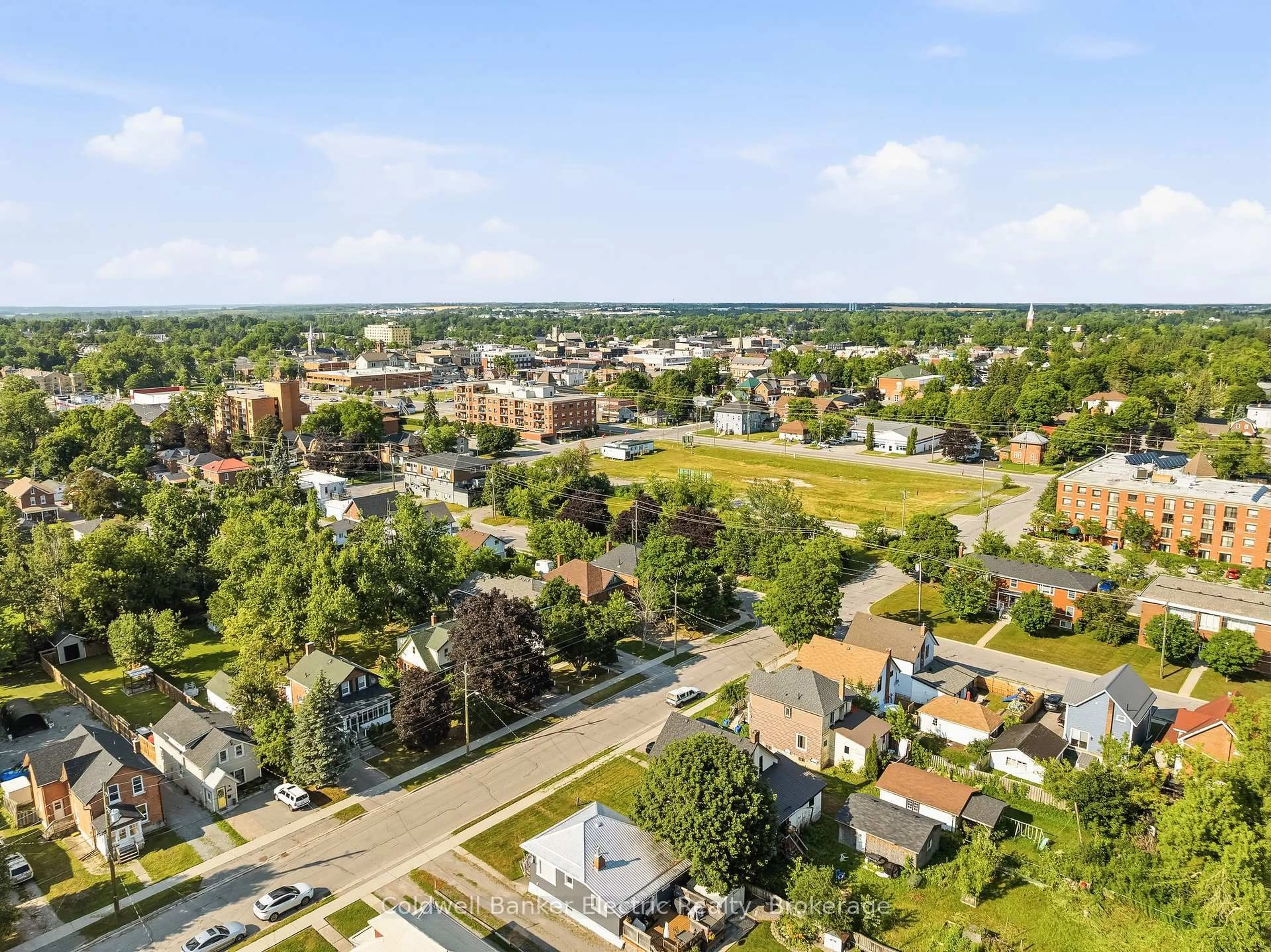 A pic from outside/outdoor area/front of a property/back of a property/a pic from drone, street for 78 Melbourne St, Kawartha Lakes Ontario K9V 2T3