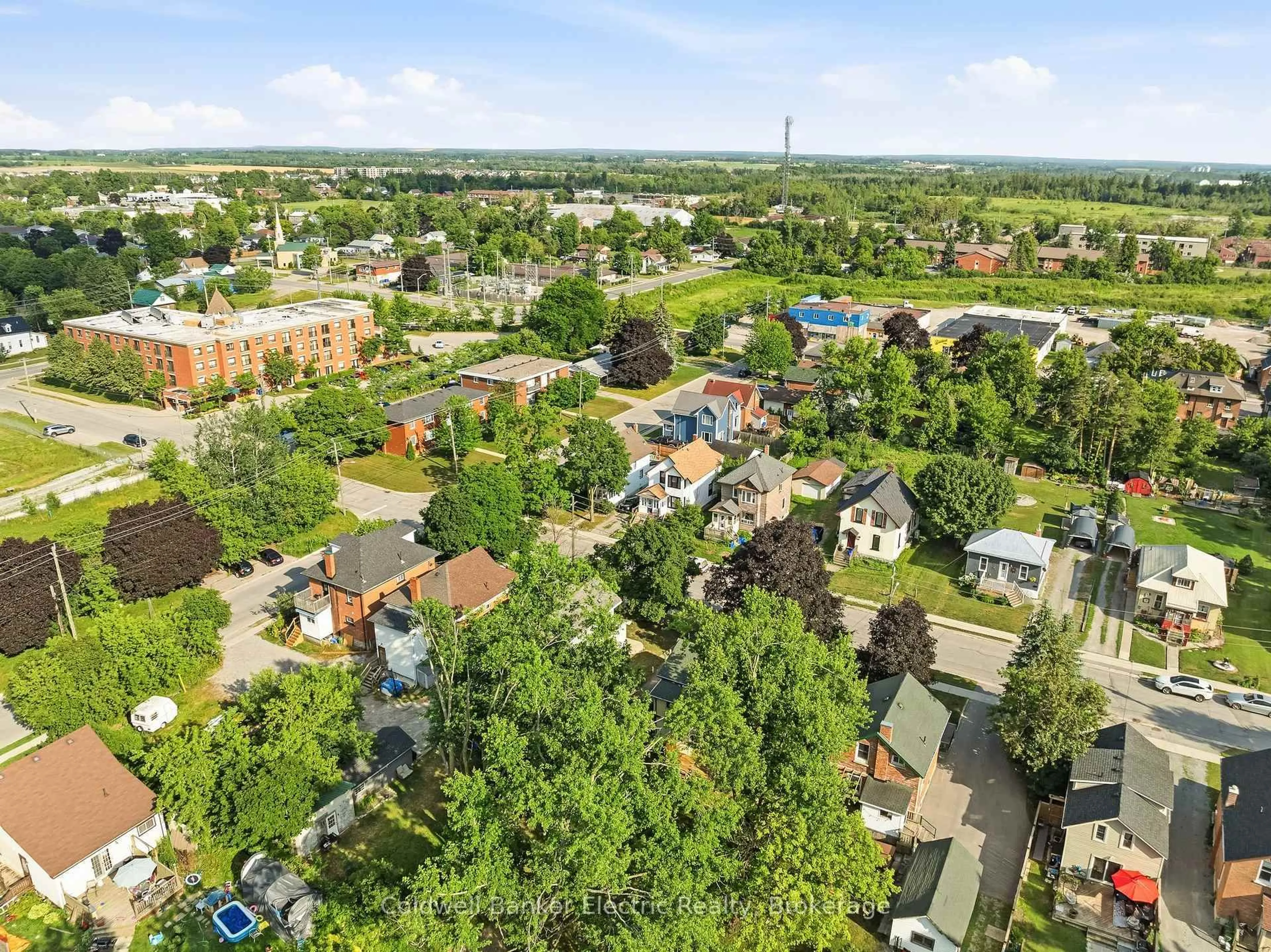 A pic from outside/outdoor area/front of a property/back of a property/a pic from drone, unknown for 78 Melbourne St, Kawartha Lakes Ontario K9V 2T3