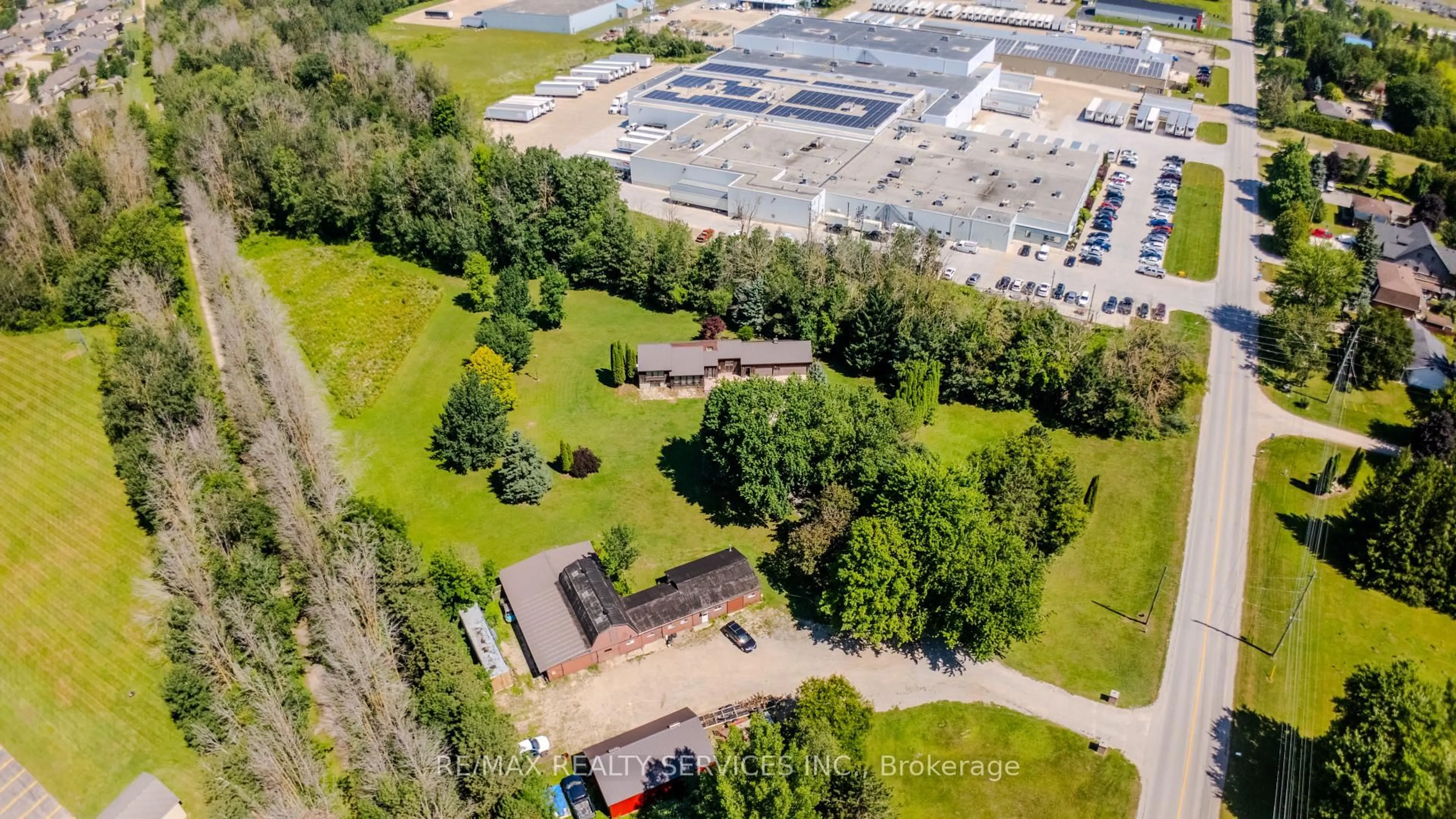 A pic from outside/outdoor area/front of a property/back of a property/a pic from drone, building for 1045 Tremaine Ave, North Perth Ontario N4W 3G9