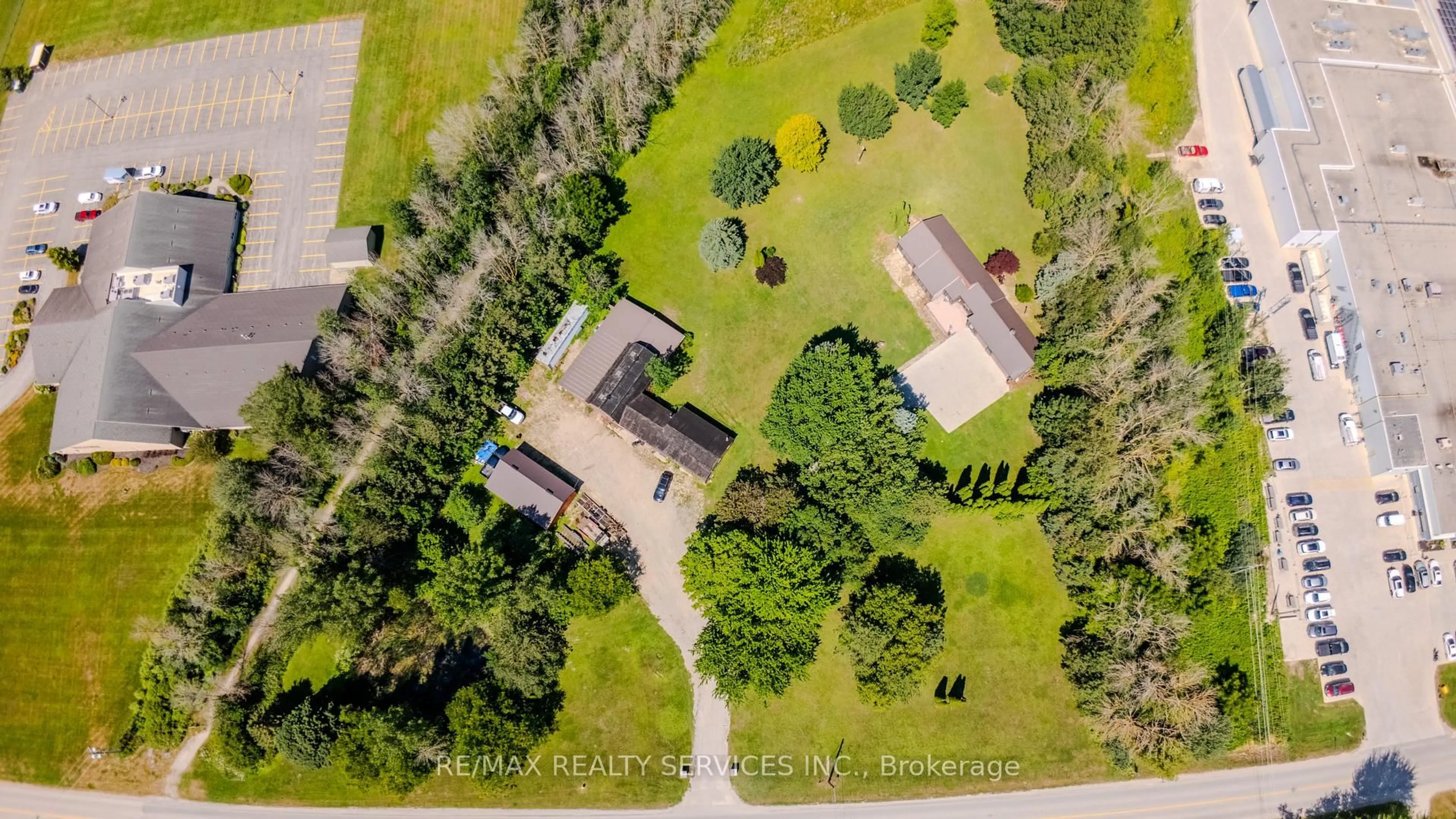 A pic from outside/outdoor area/front of a property/back of a property/a pic from drone, street for 1045 Tremaine Ave, North Perth Ontario N4W 3G9