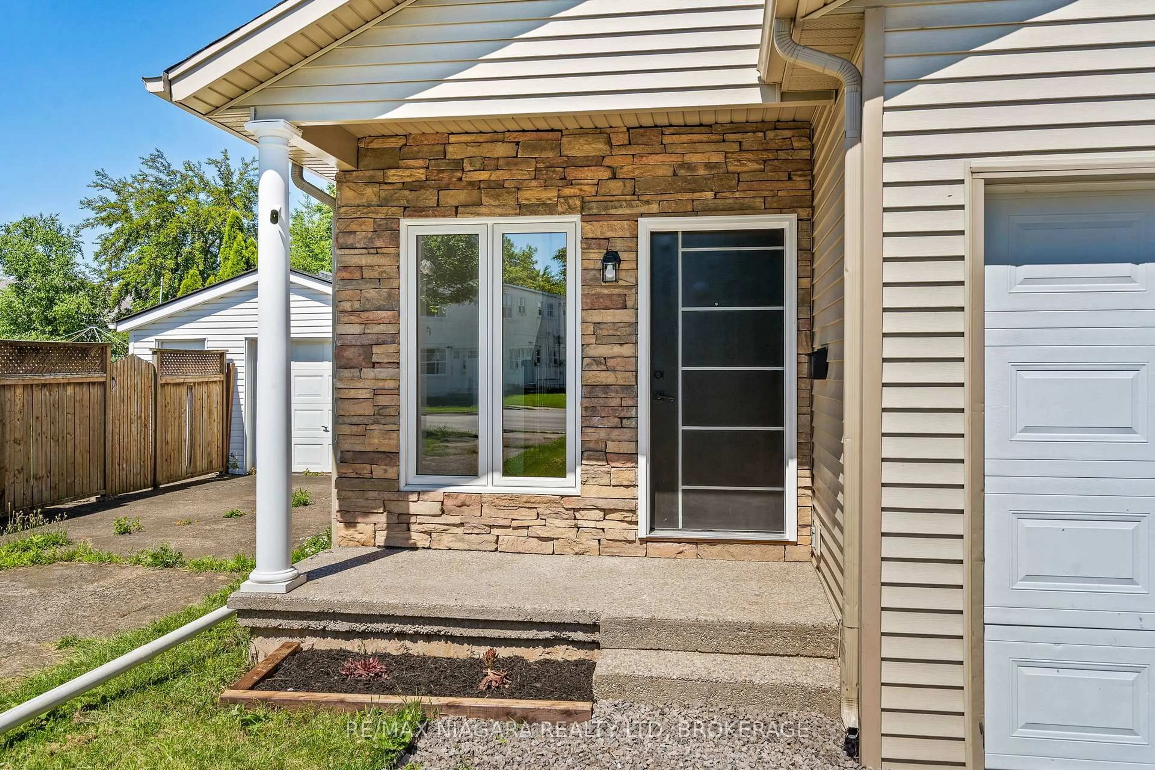 Unknown for 46A Pelham Rd, St. Catharines Ontario L2S 1R4