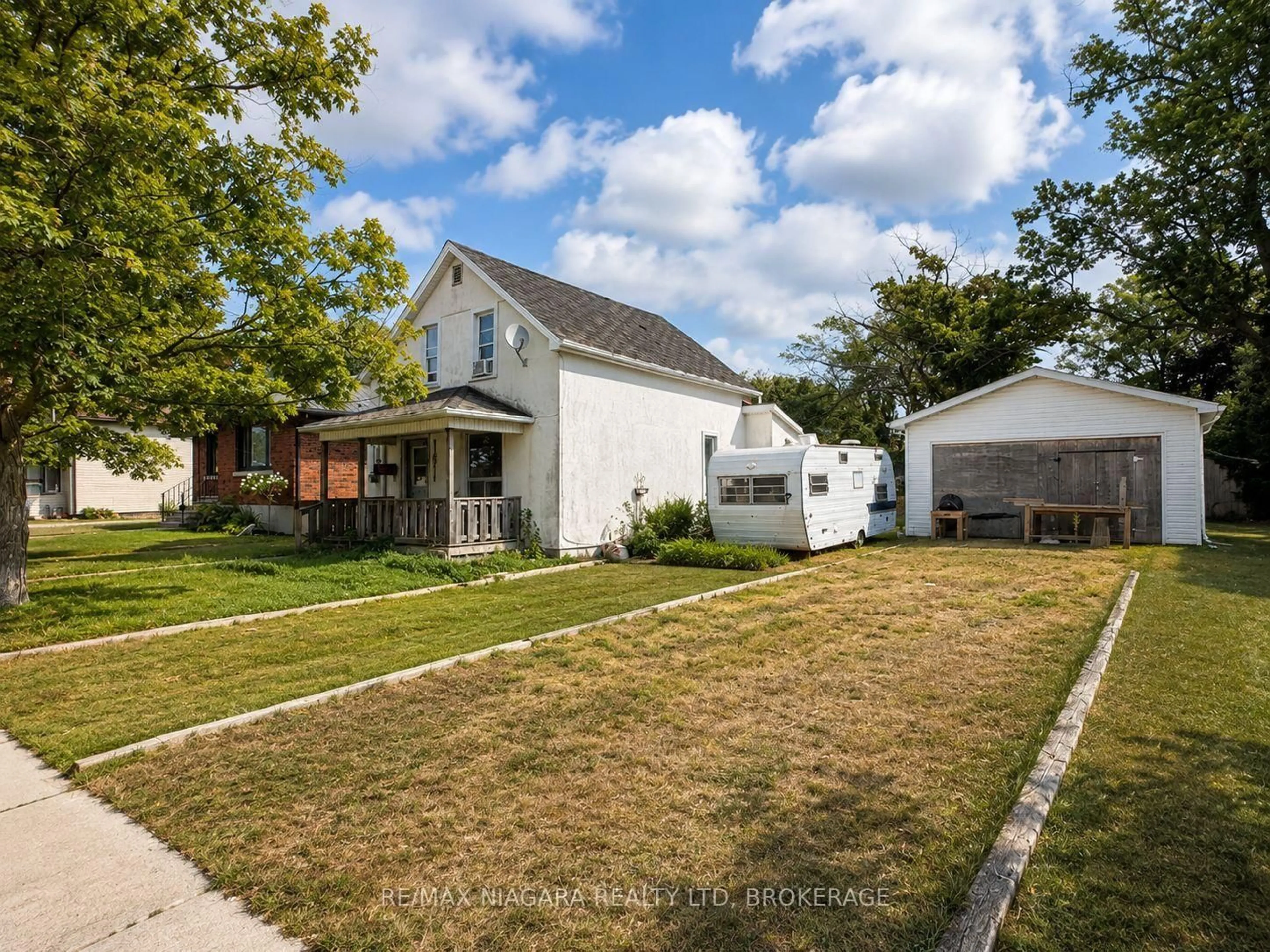 A pic from outside/outdoor area/front of a property/back of a property/a pic from drone, street for 151 Humboldt Pkwy, Port Colborne Ontario L3K 2H3