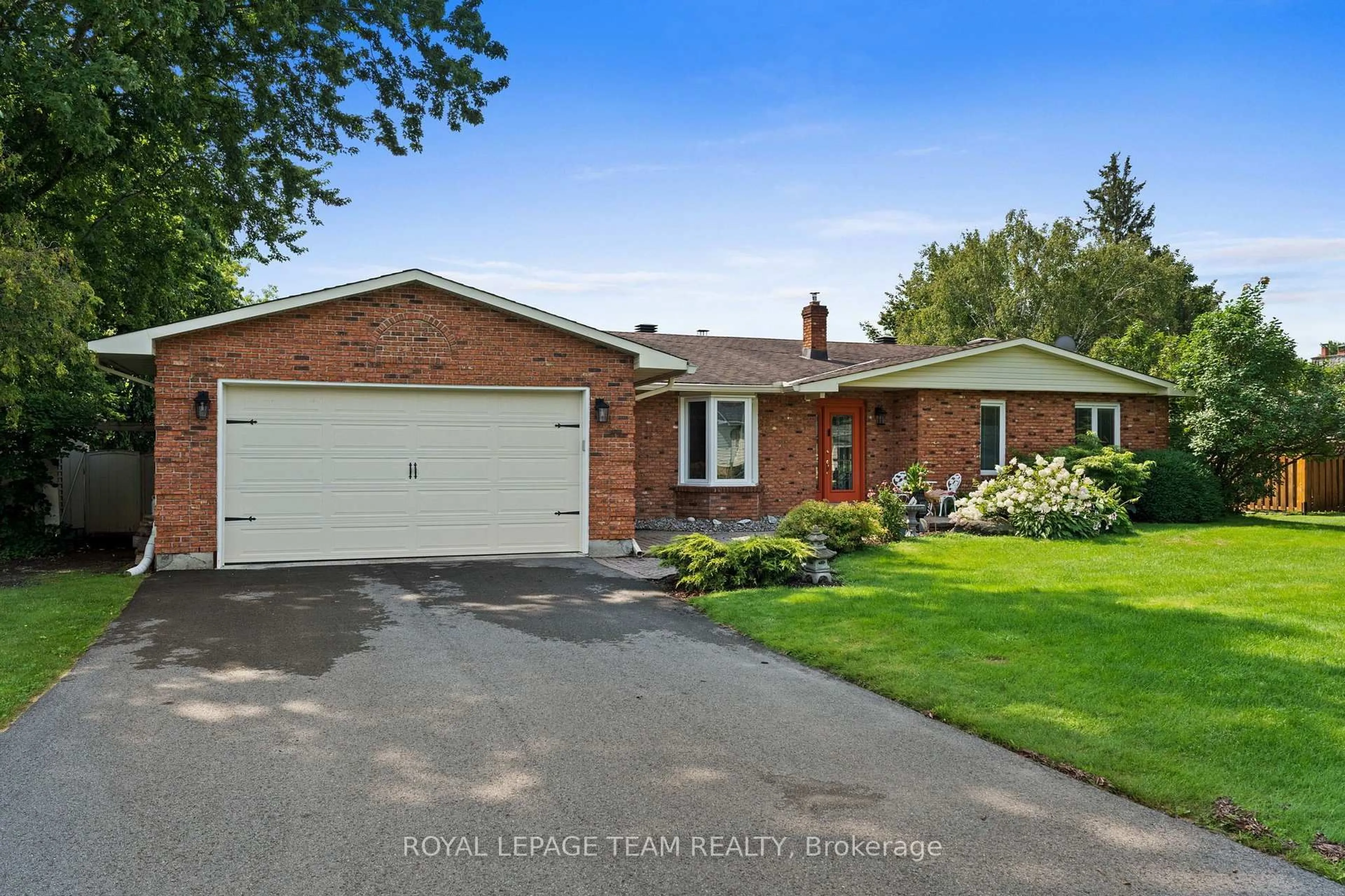 Home with brick exterior material, street for 1282 Fairway Dr, Manotick Ontario K4M 1B3