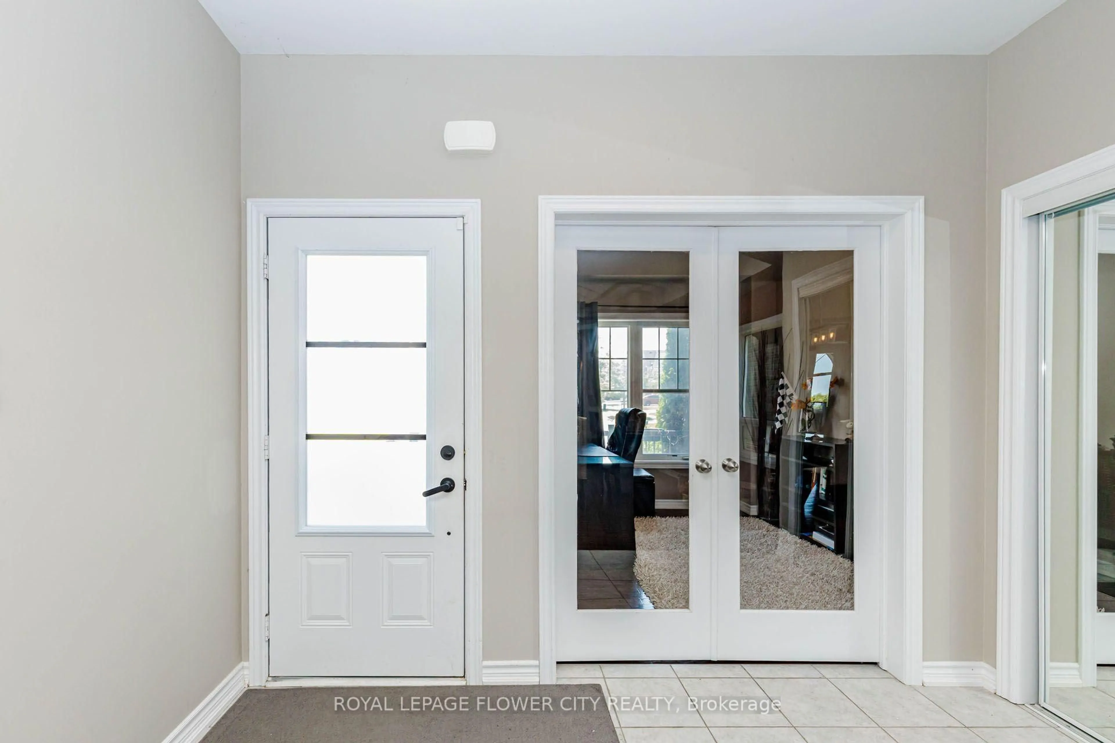 Indoor entryway for 944 O'reilly Cres, Shelburne Ontario L9V 2S4