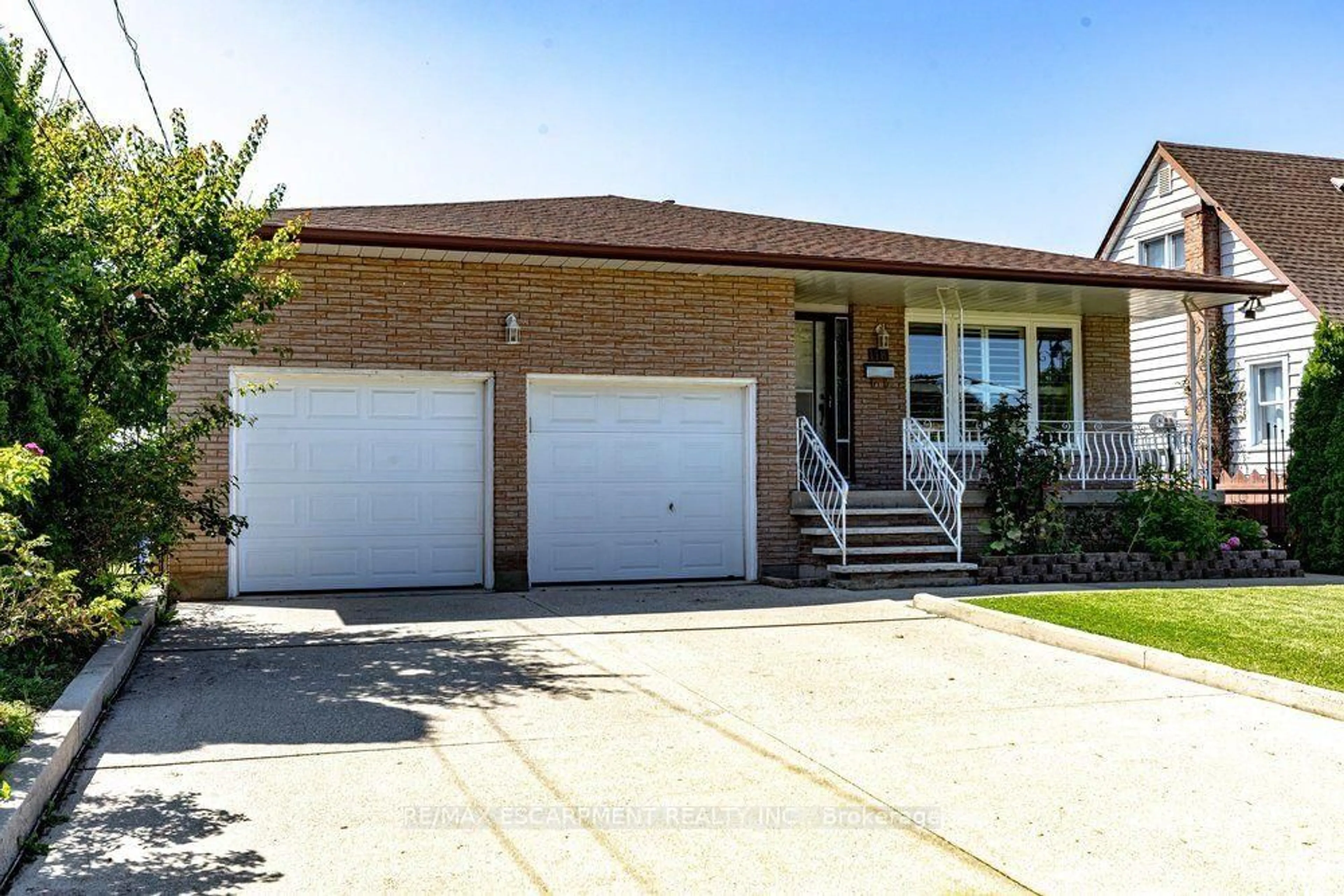 Home with brick exterior material, street for 118 POTTRUFF Rd, Hamilton Ontario L8K 4A2