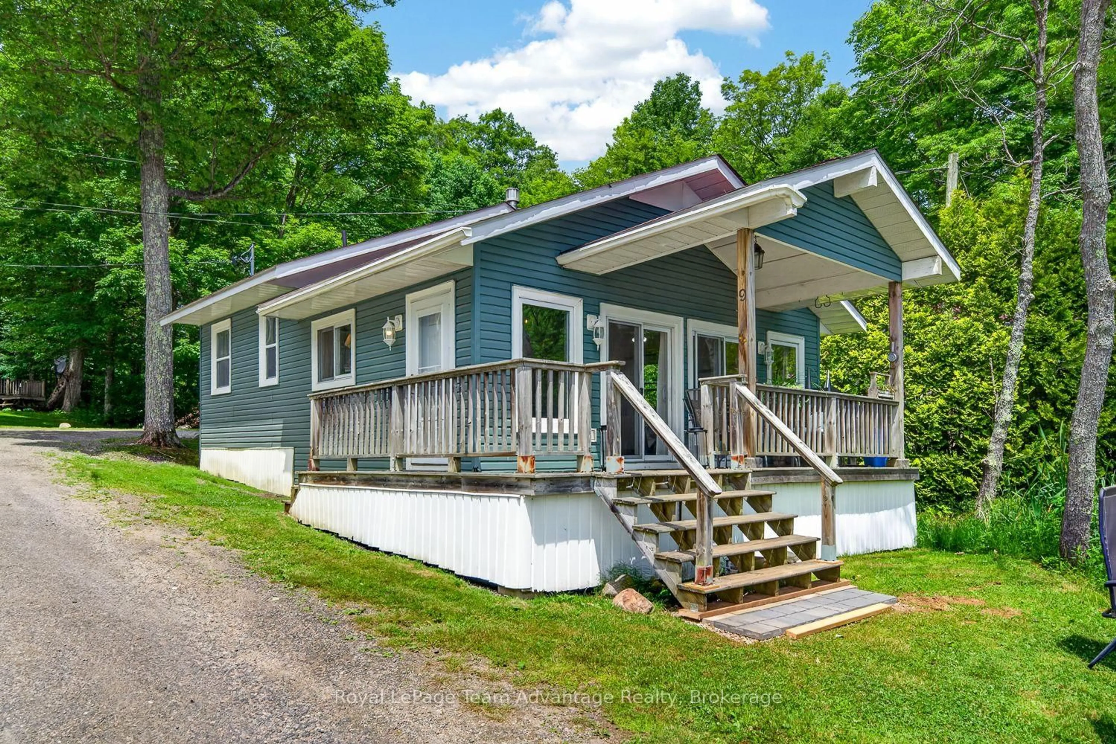 Home with vinyl exterior material, unknown for 7 Silver Point Rd #9, Seguin Ontario P2A 2W8