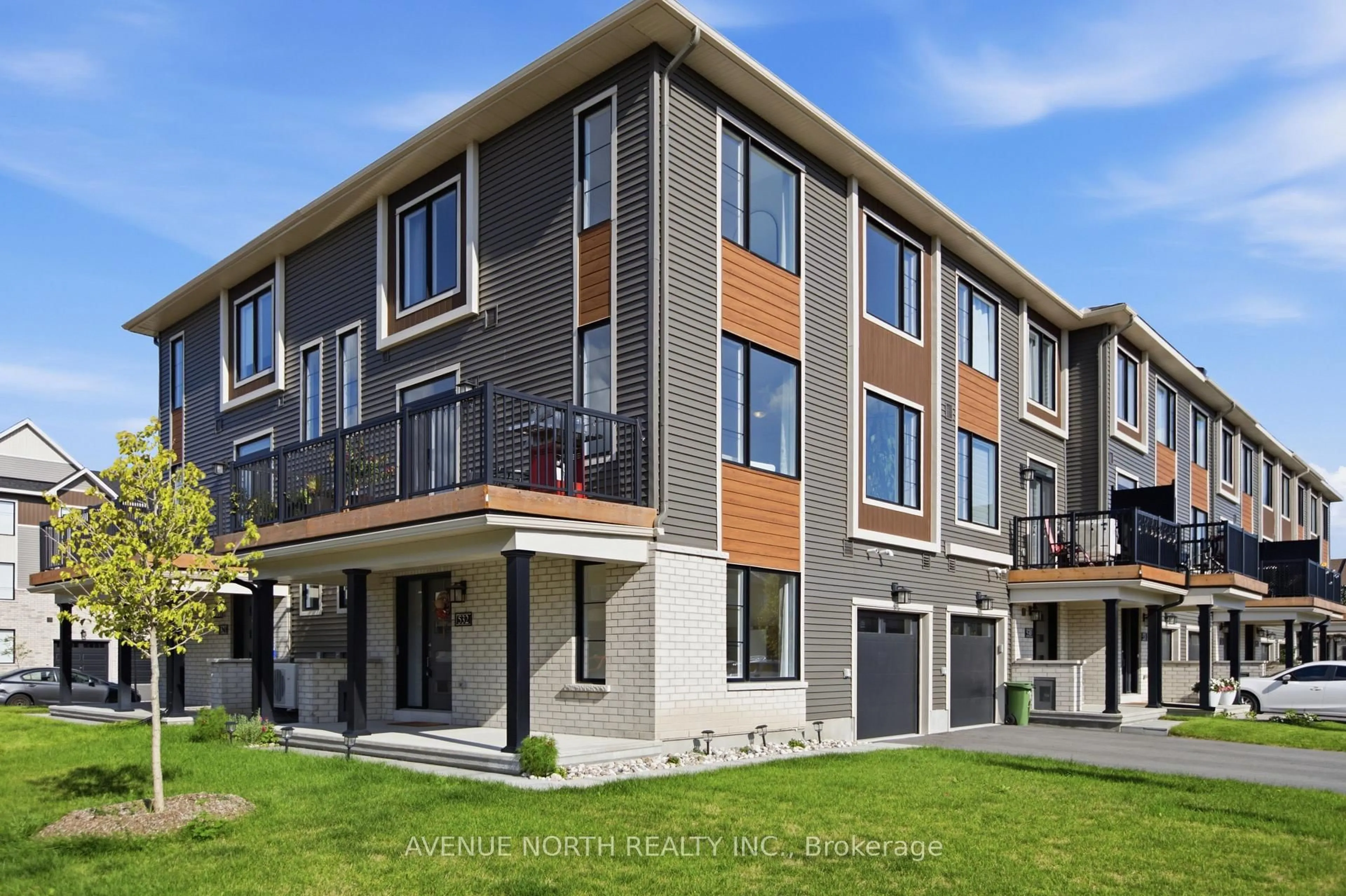 Home with brick exterior material, building for 532 Convenire Row, Ottawa Ontario K4A 5R8