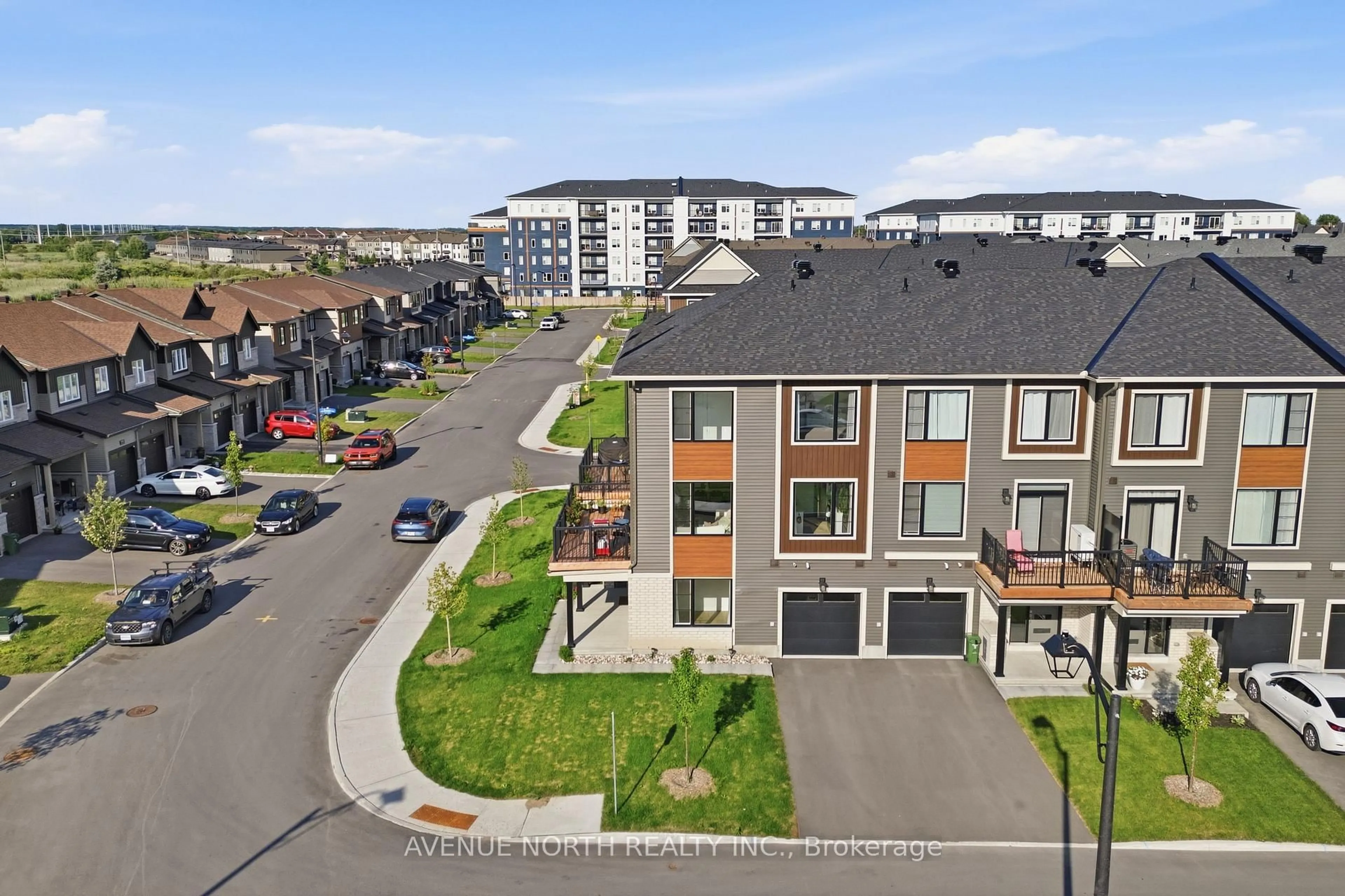 A pic from outside/outdoor area/front of a property/back of a property/a pic from drone, street for 532 Convenire Row, Ottawa Ontario K4A 5R8