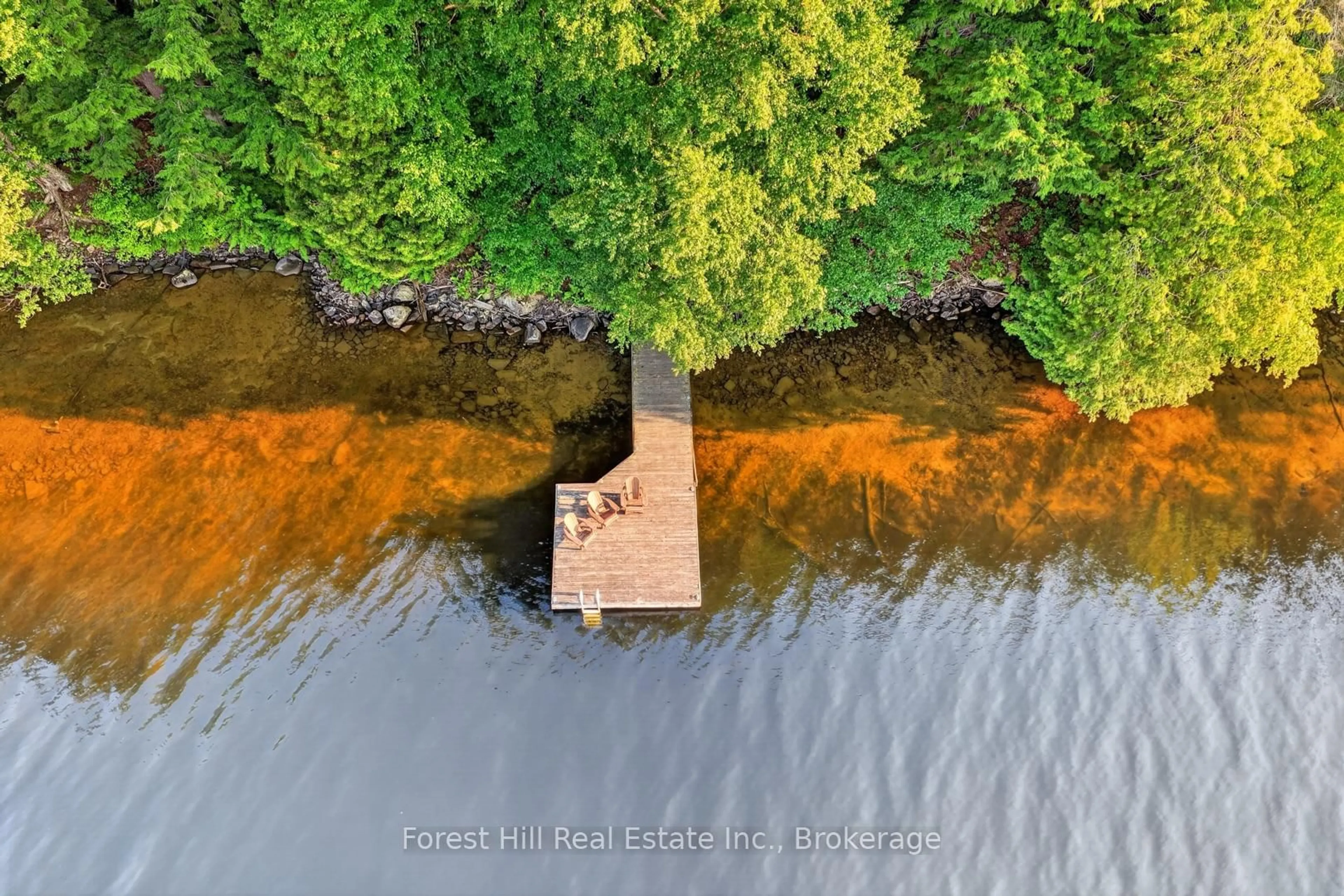 A pic from outside/outdoor area/front of a property/back of a property/a pic from drone, water/lake/river/ocean view for 1110 Joseph Tapley Rd, Lake of Bays Ontario P0A 1H0