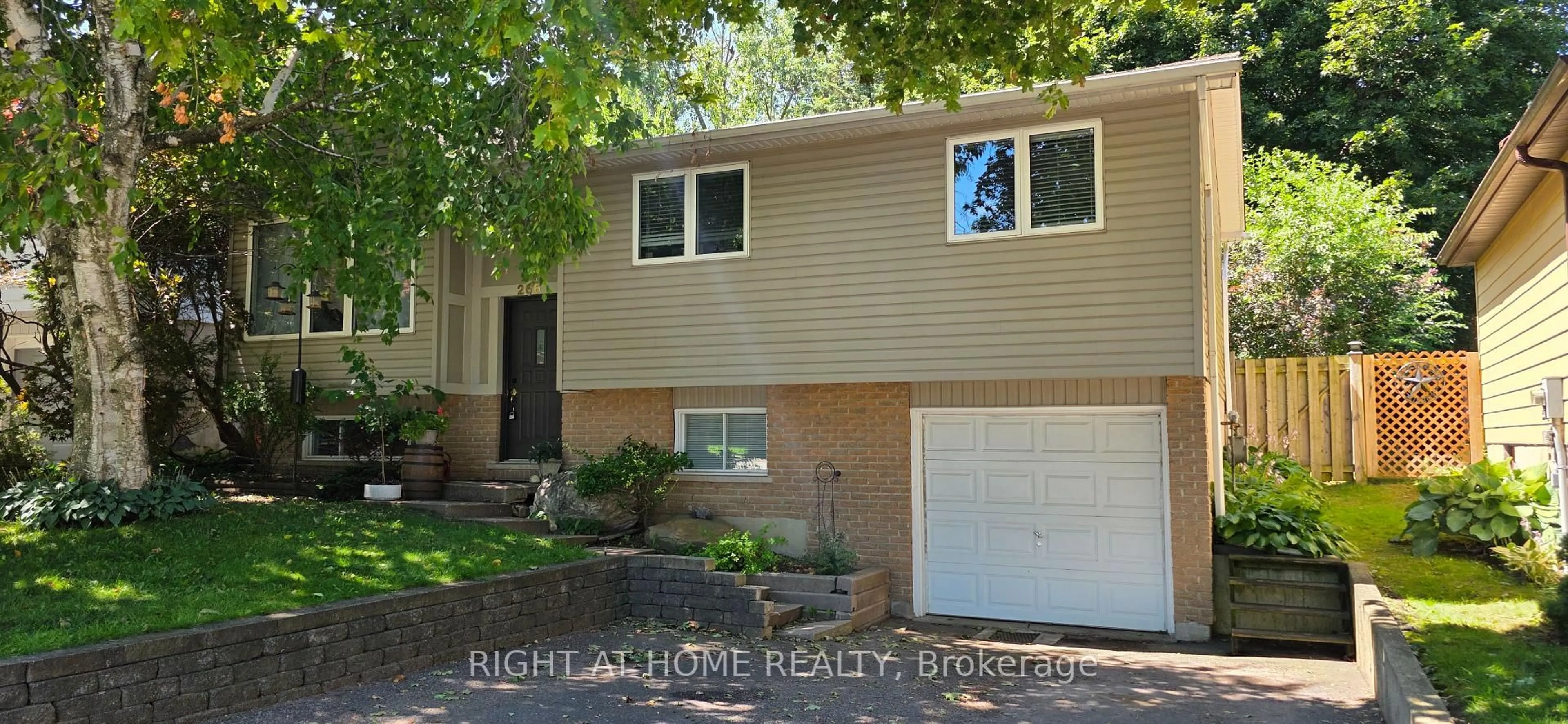 Home with vinyl exterior material, street for 266 Gunn Ave, Cambridge Ontario N3C 3E5