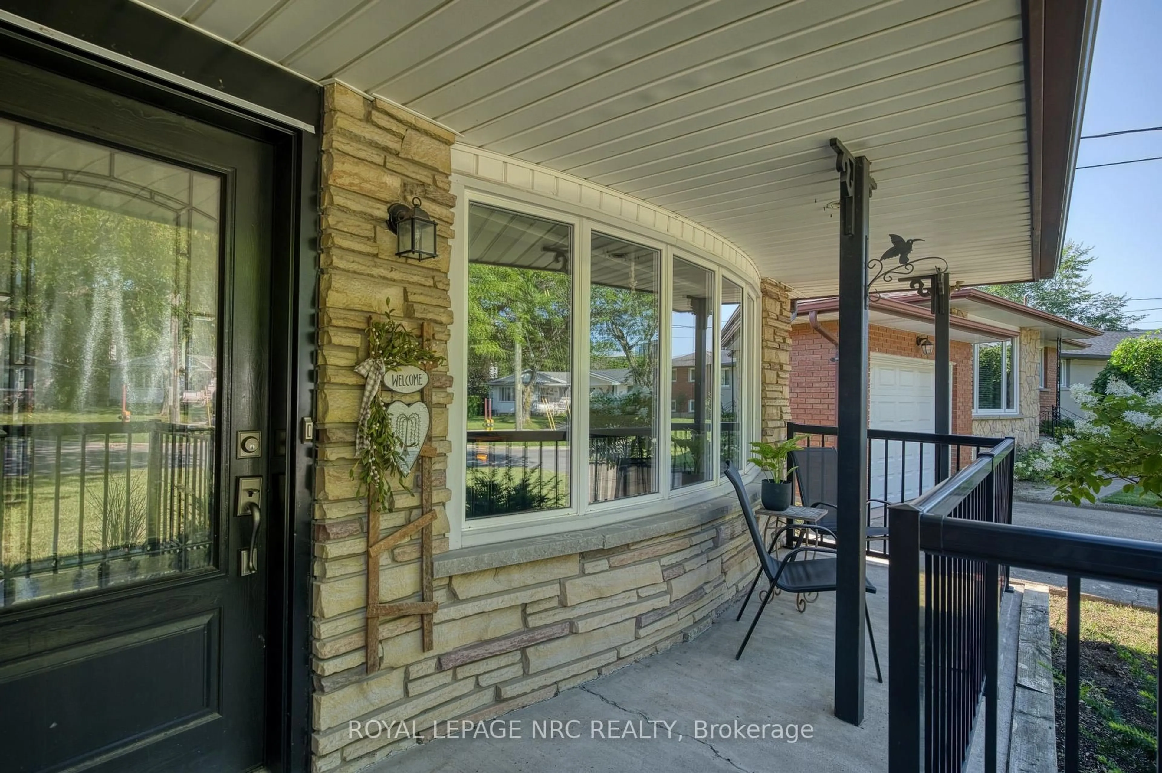 Indoor entryway for 85 Regent Dr, St. Catharines Ontario L2M 3L9