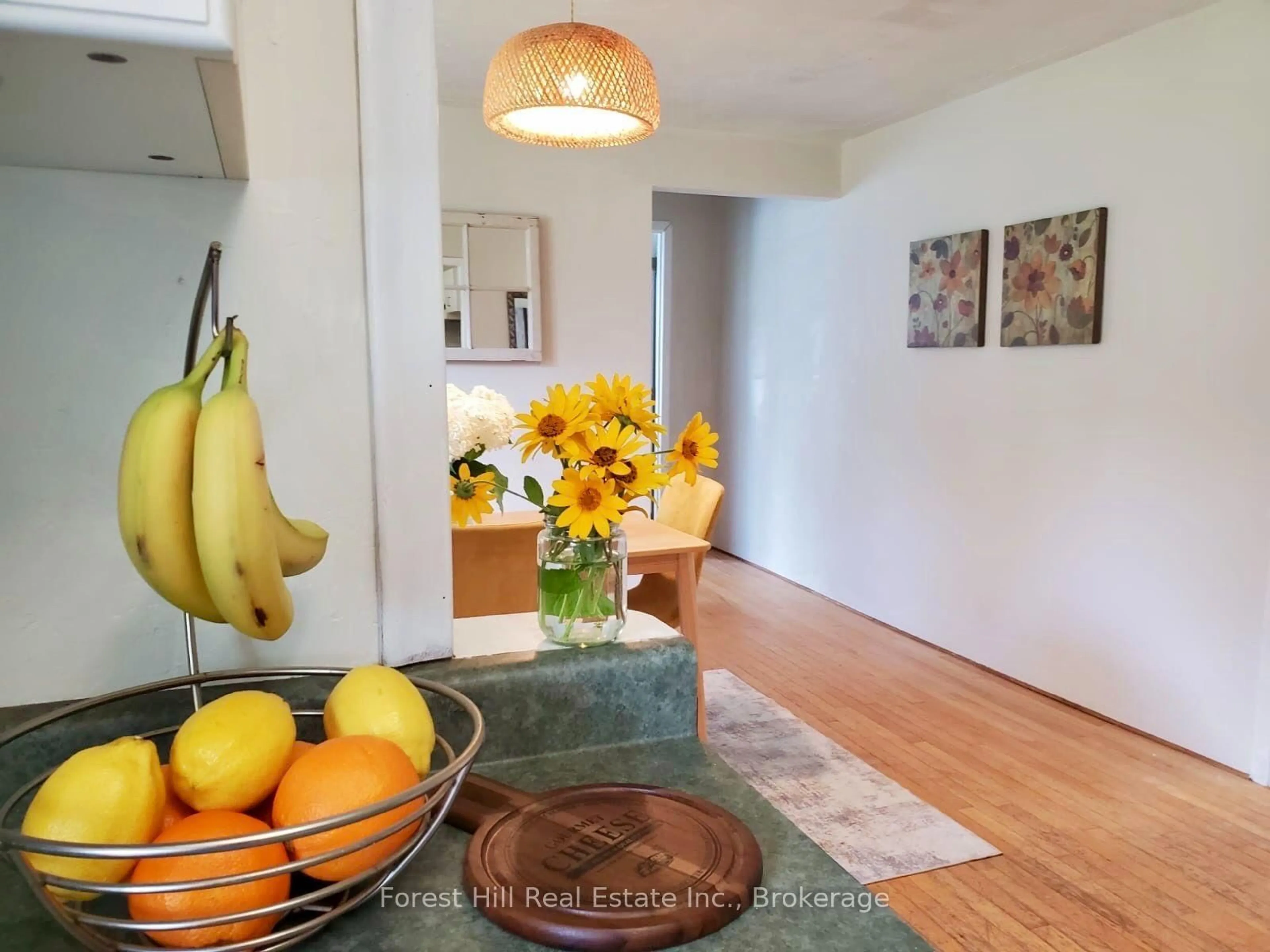 Indoor entryway for 9 Spruce Glen Rd, Huntsville Ontario P1H 1C9