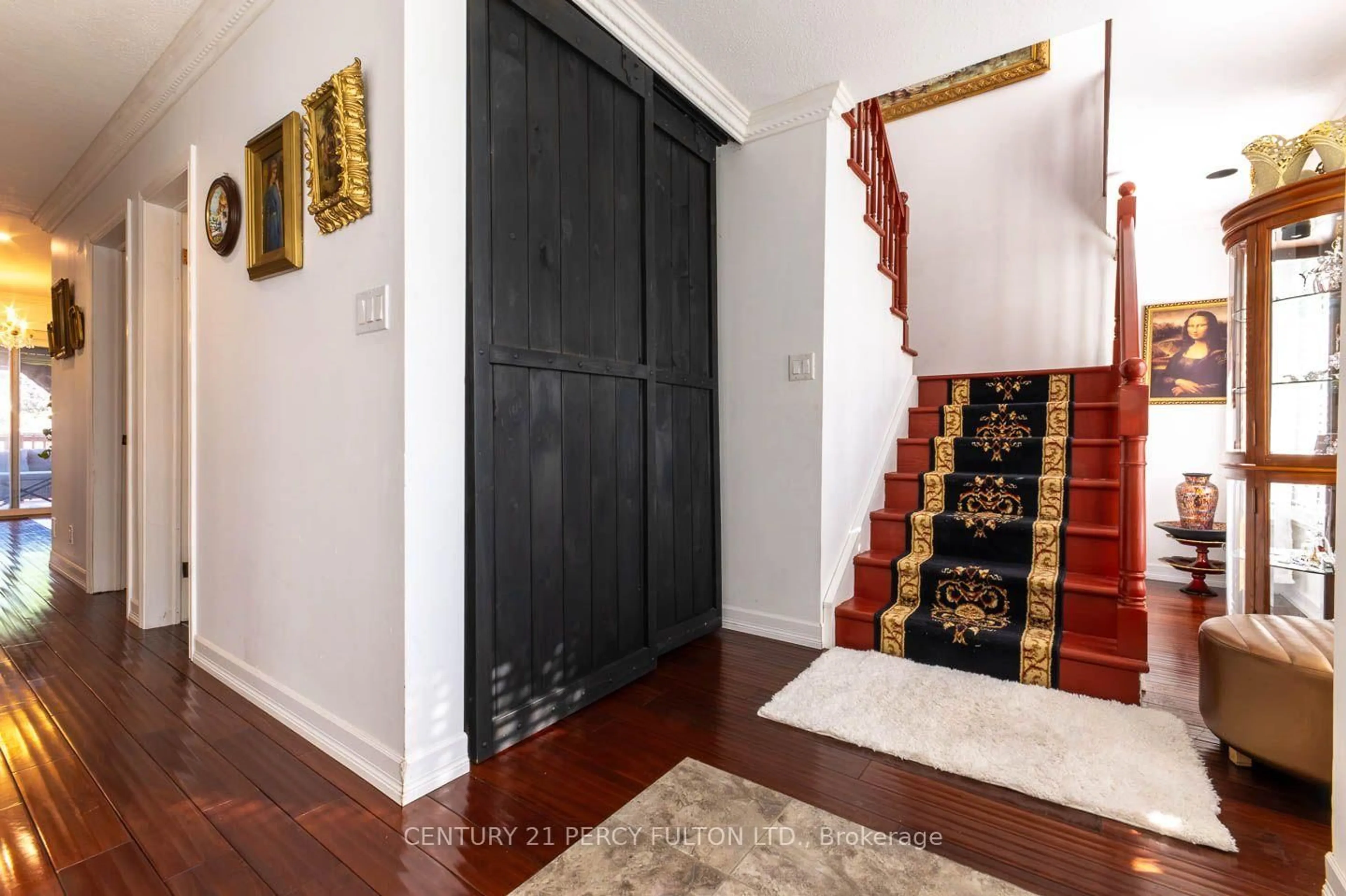 Indoor entryway for 7 Bridlewood Lane, Quinte West Ontario K8V 6N4