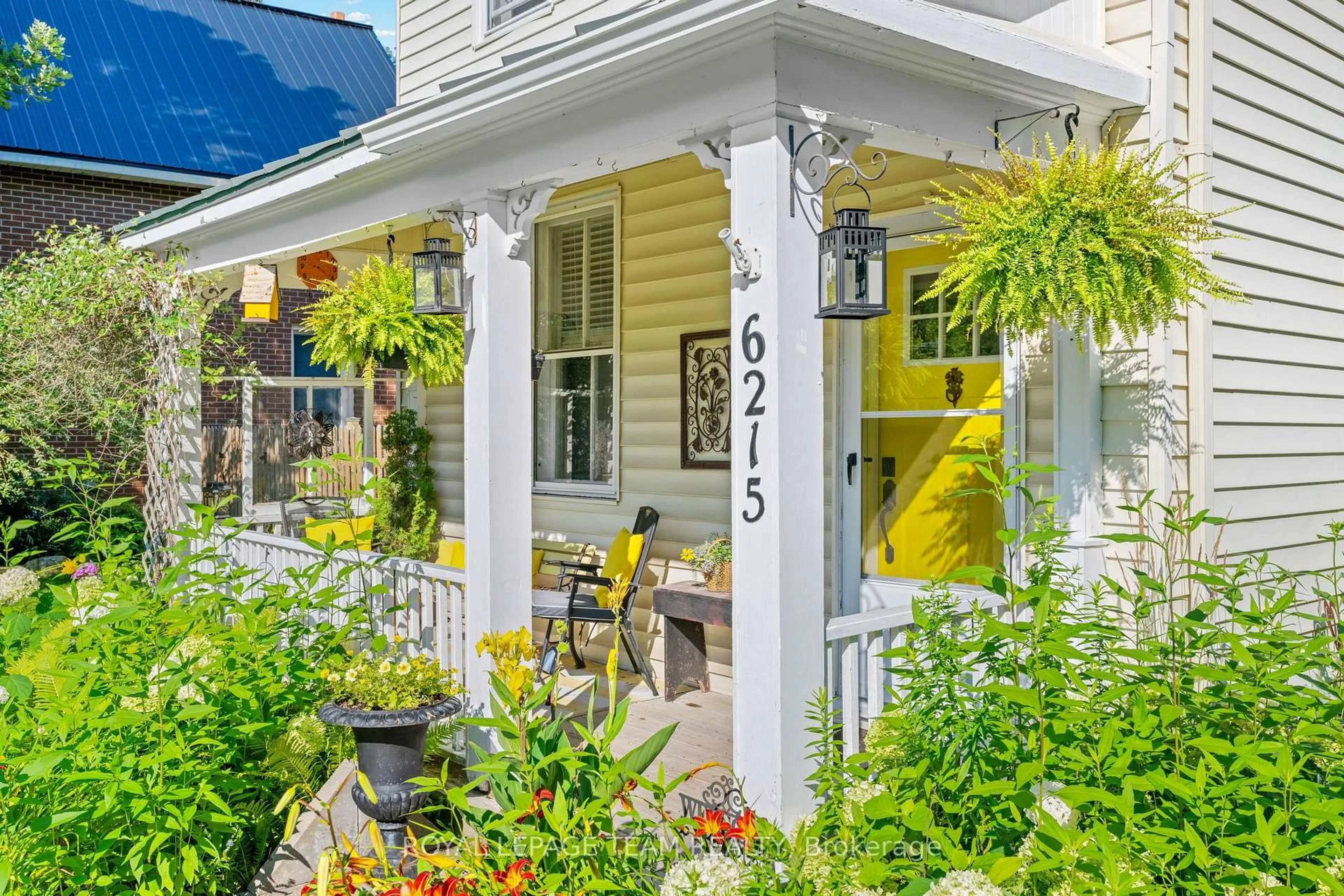 Patio, street for 6215 Abbott St, Ottawa Ontario K2S 0B4