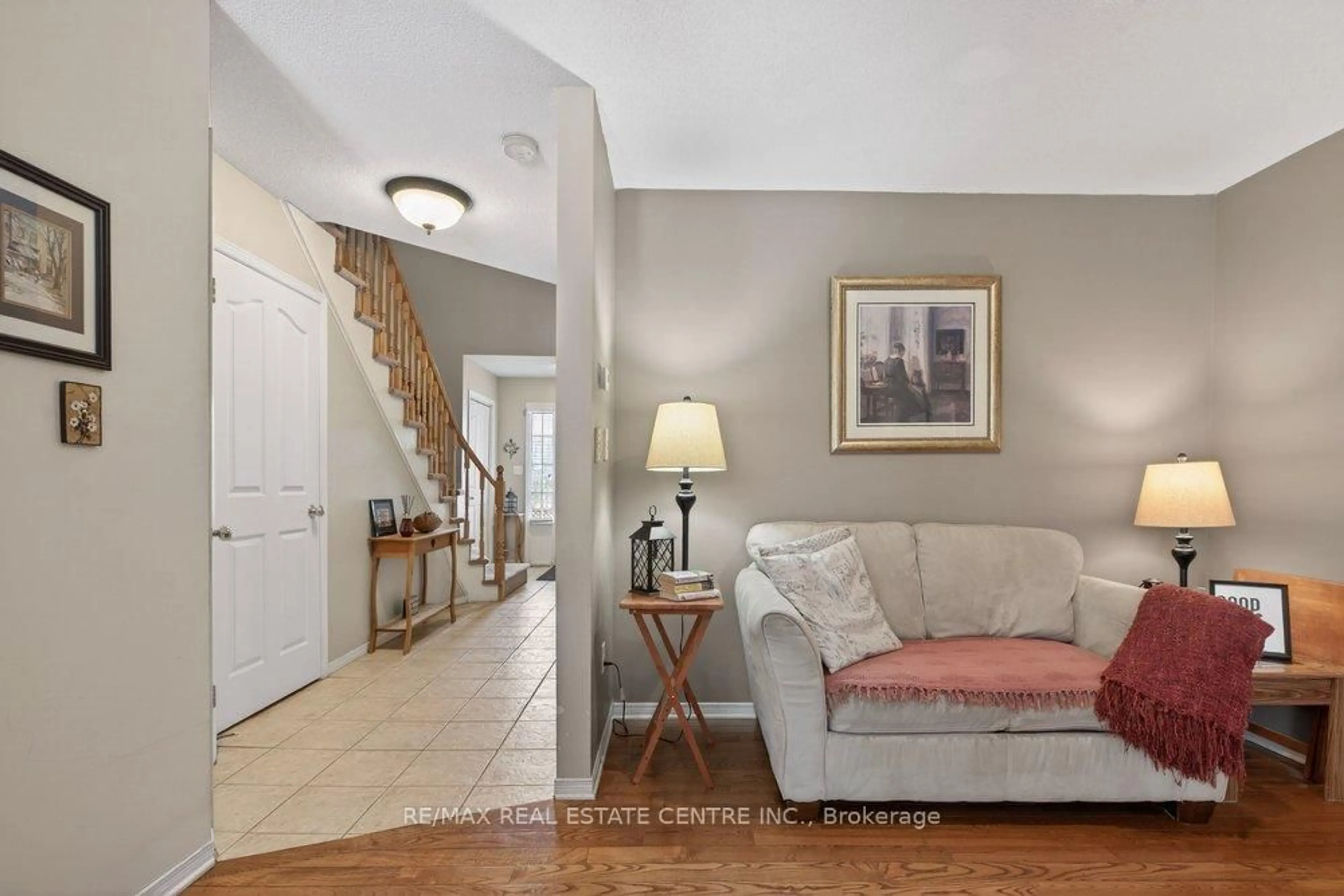 Indoor entryway for 10 Cadham Blvd #29, Hamilton Ontario L8W 3X6