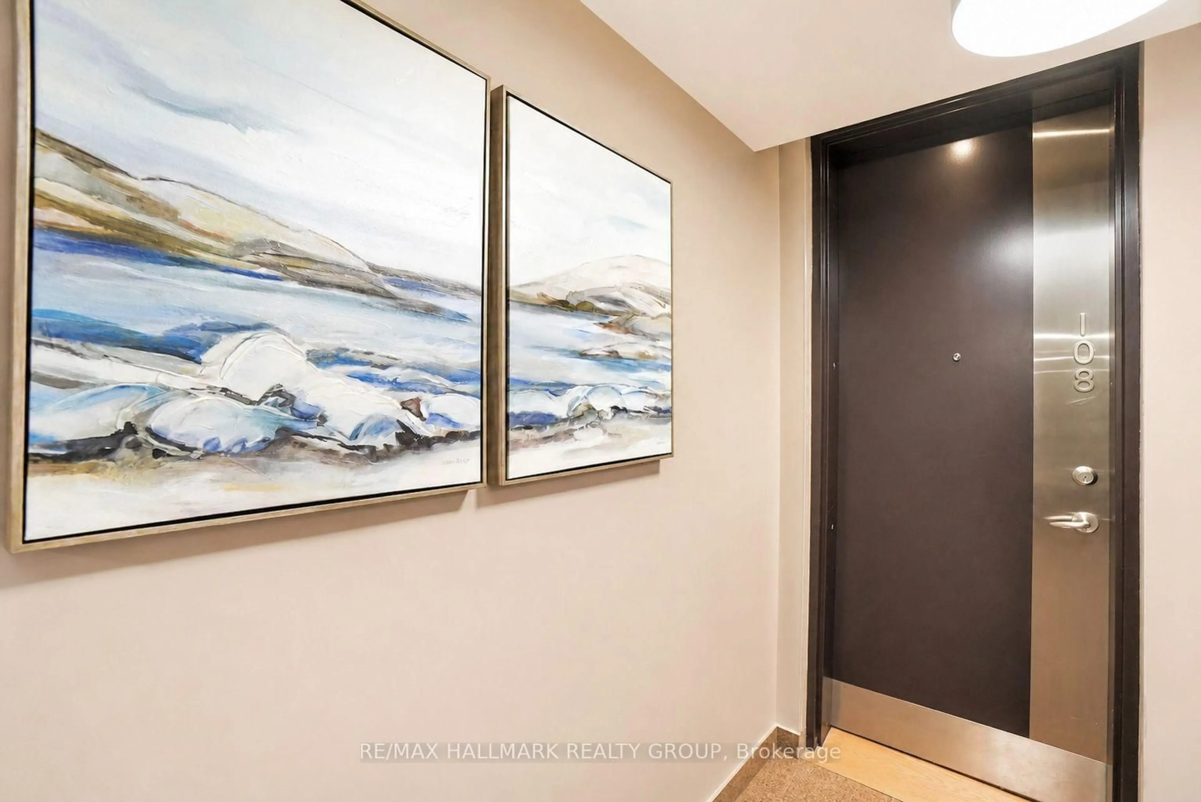 Indoor foyer for 323 Winona Ave #108, Ottawa Ontario K1Z 5H3