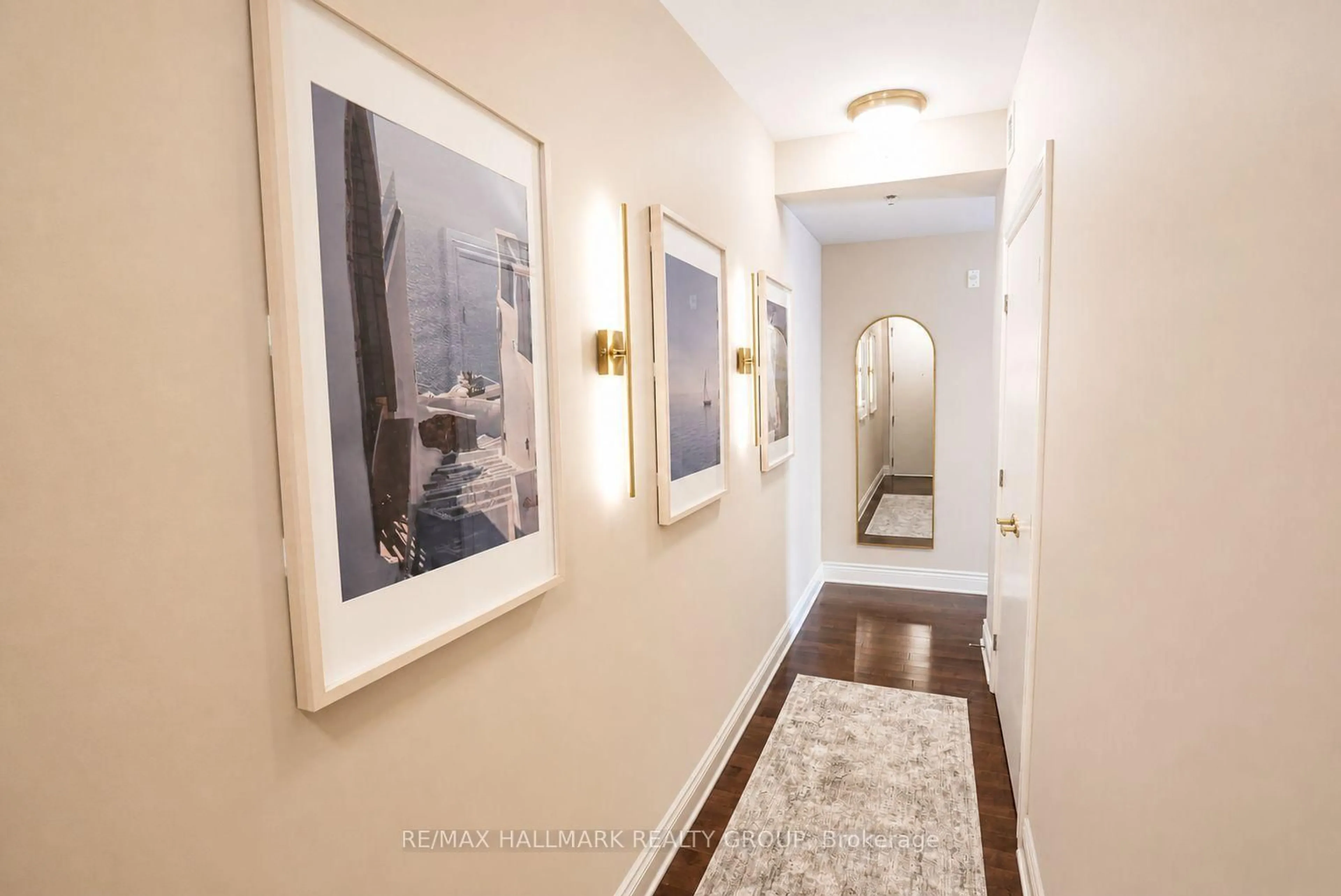 Indoor entryway for 323 Winona Ave #108, Ottawa Ontario K1Z 5H3