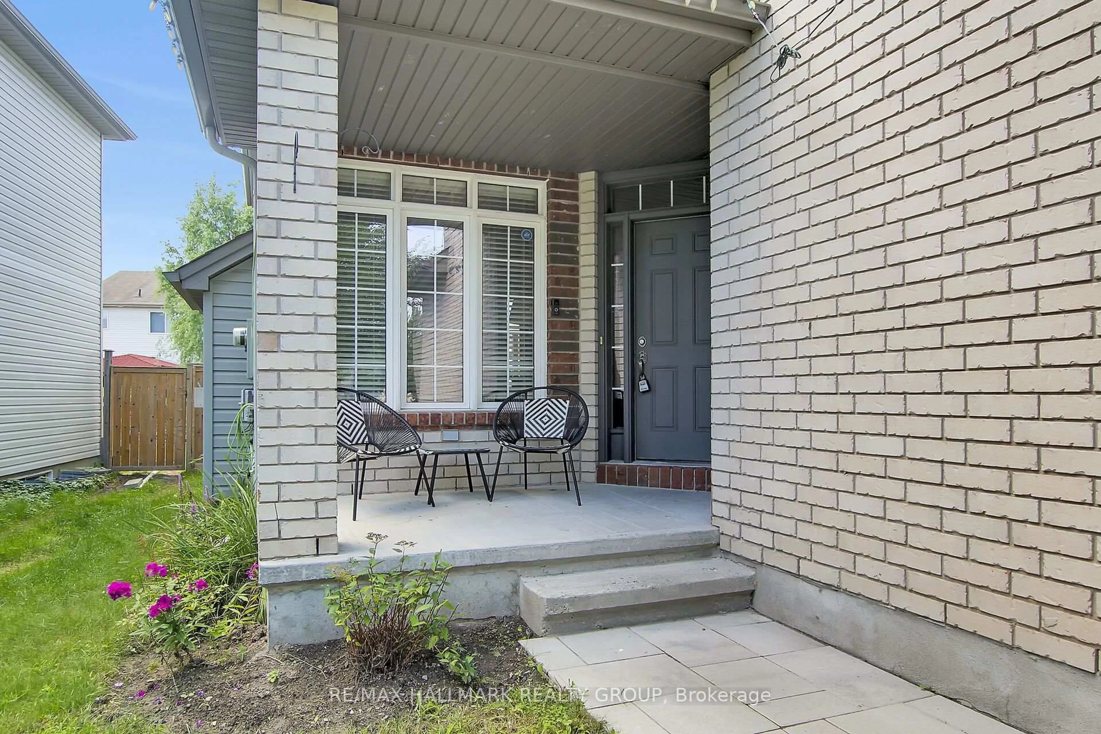 Patio, street for 104 Strathcarron Cres, Ottawa Ontario K2K 0C7
