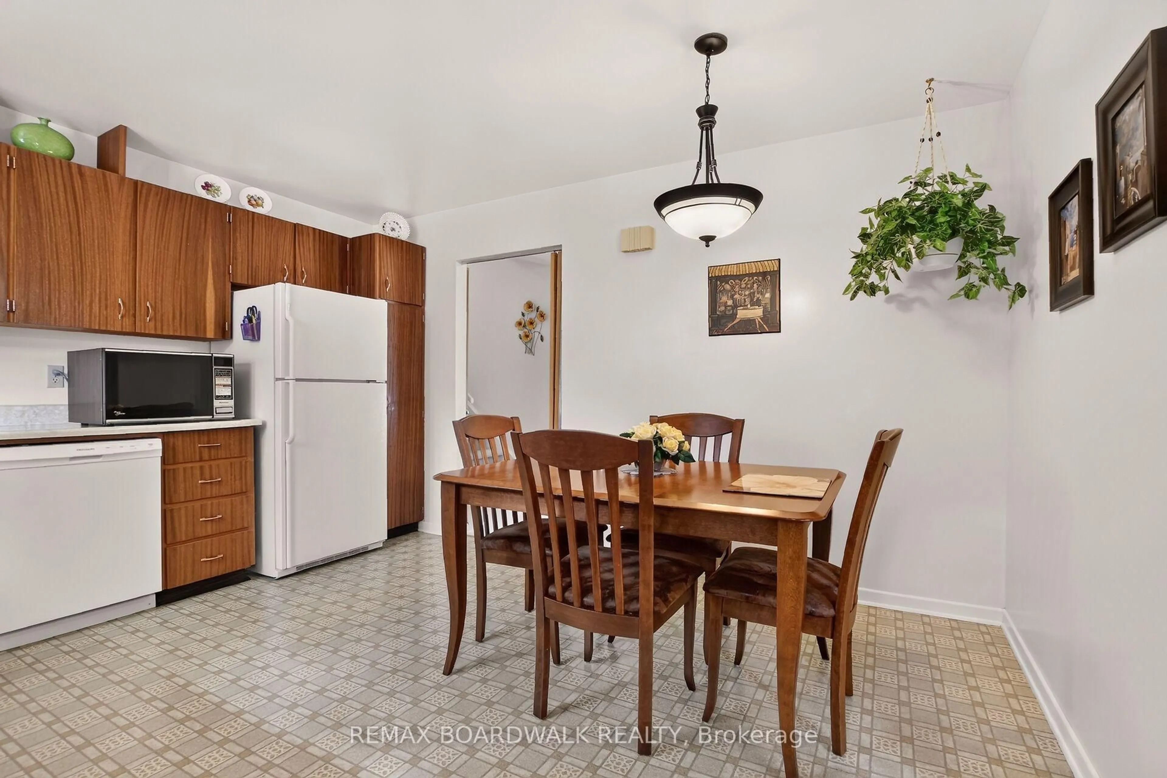 Dining room, ceramic/tile floor for 166 Dan St, Arnprior Ontario K7S 1V4