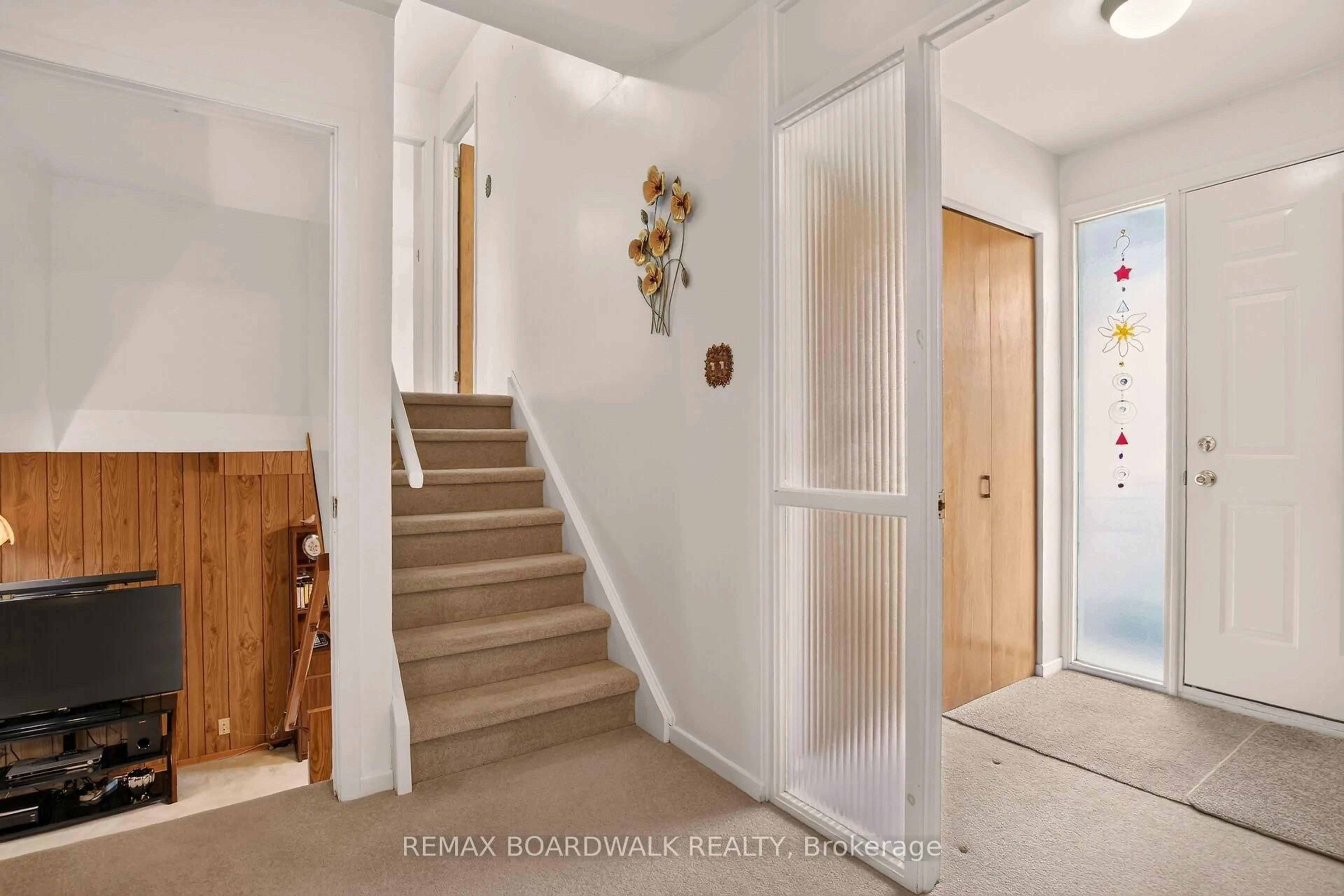 Indoor entryway for 166 Dan St, Arnprior Ontario K7S 1V4