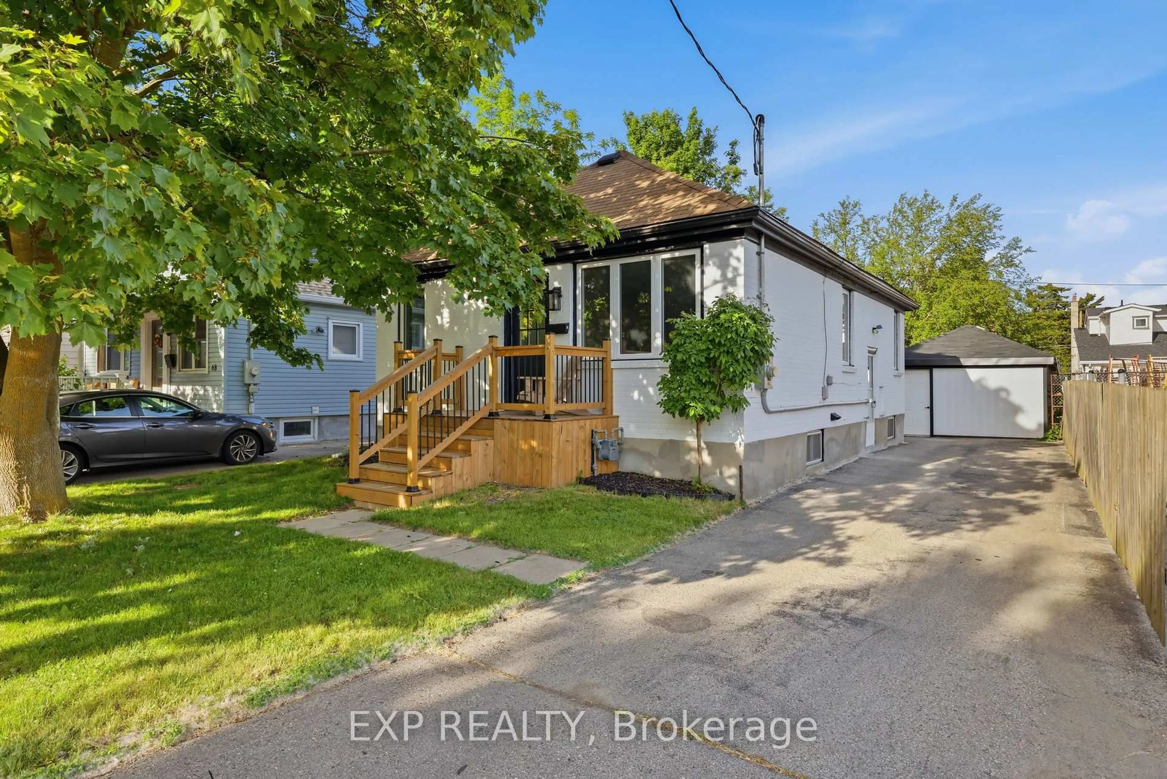 A pic from outside/outdoor area/front of a property/back of a property/a pic from drone, street for 70 Mackay Ave, London South Ontario N6J 2V5