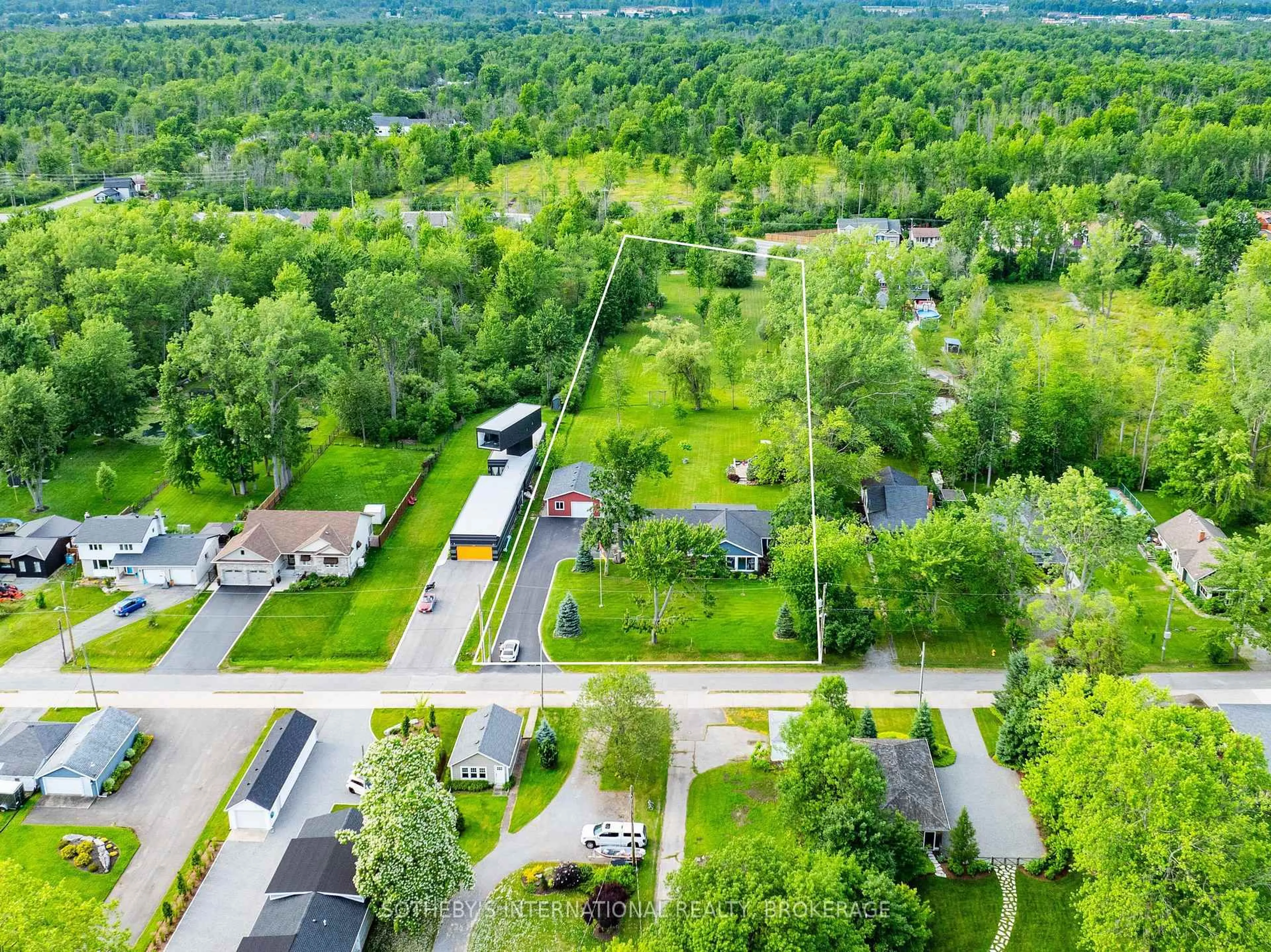 A pic from outside/outdoor area/front of a property/back of a property/a pic from drone, forest/trees view for 880 Edgemere Rd, Fort Erie Ontario L2A 1A8