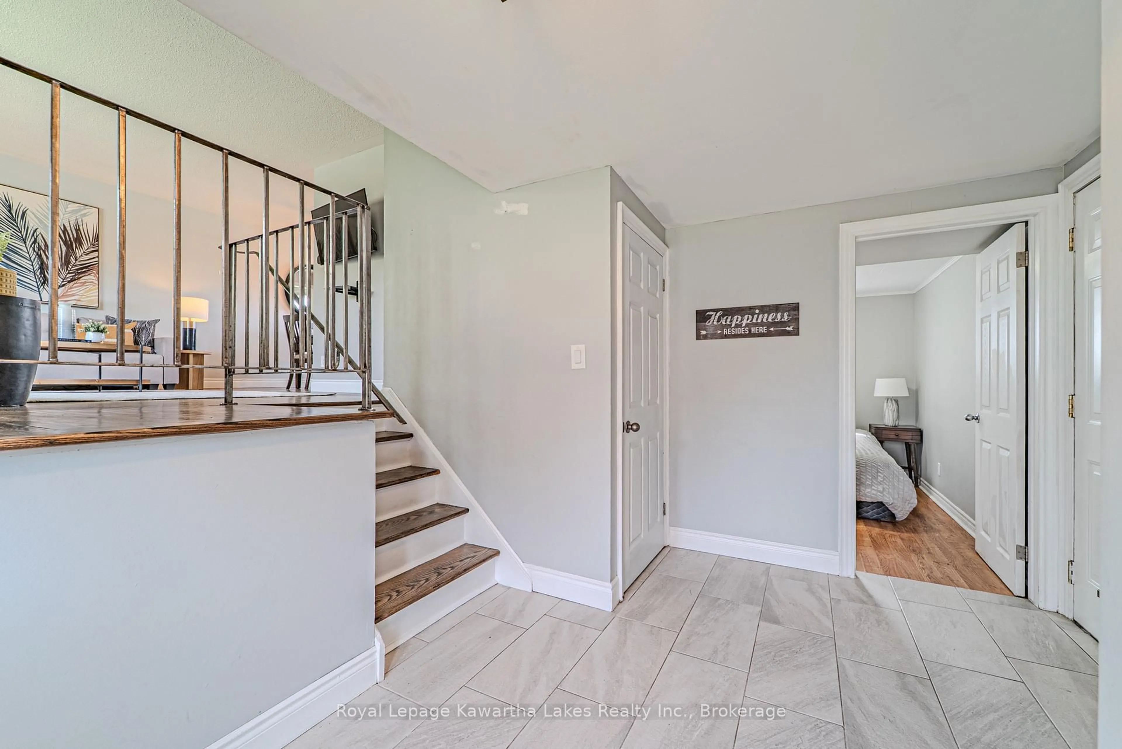 Indoor entryway for 645 Hayden Cres, Cobourg Ontario K9A 2V4