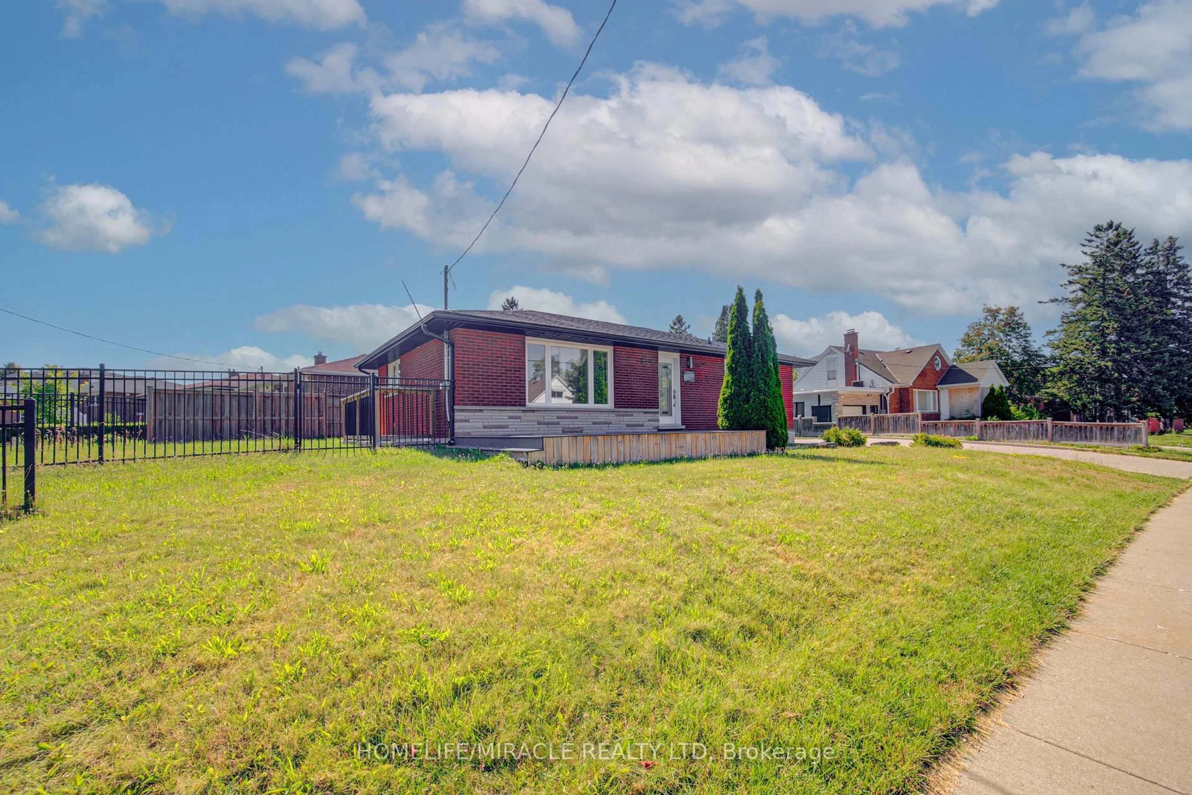 A pic from outside/outdoor area/front of a property/back of a property/a pic from drone, street for 161 Kipling Ave, Kitchener Ontario N2C 2B8