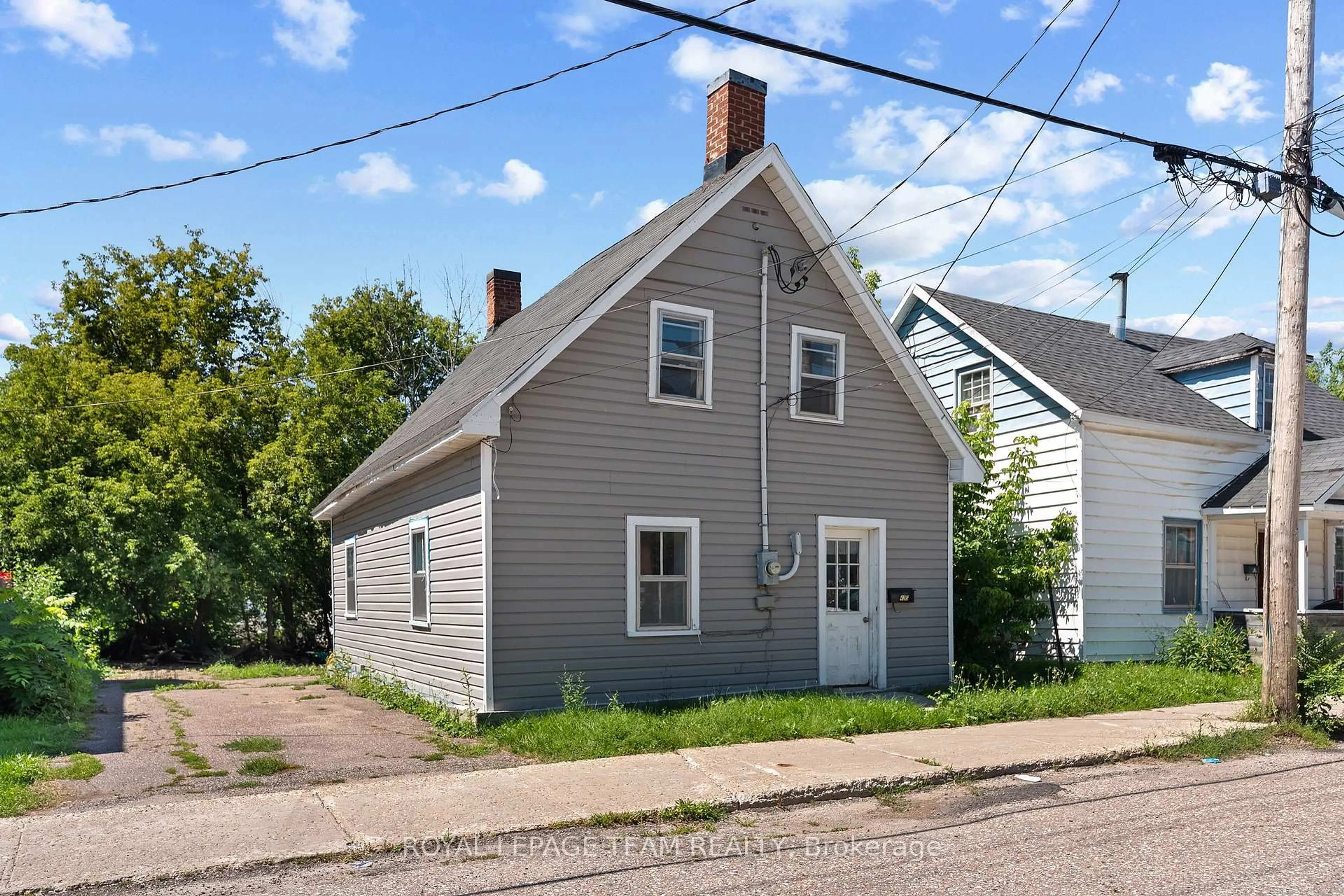 Home with vinyl exterior material, street for 42 Bonnechere St, Renfrew Ontario K7V 1Z1