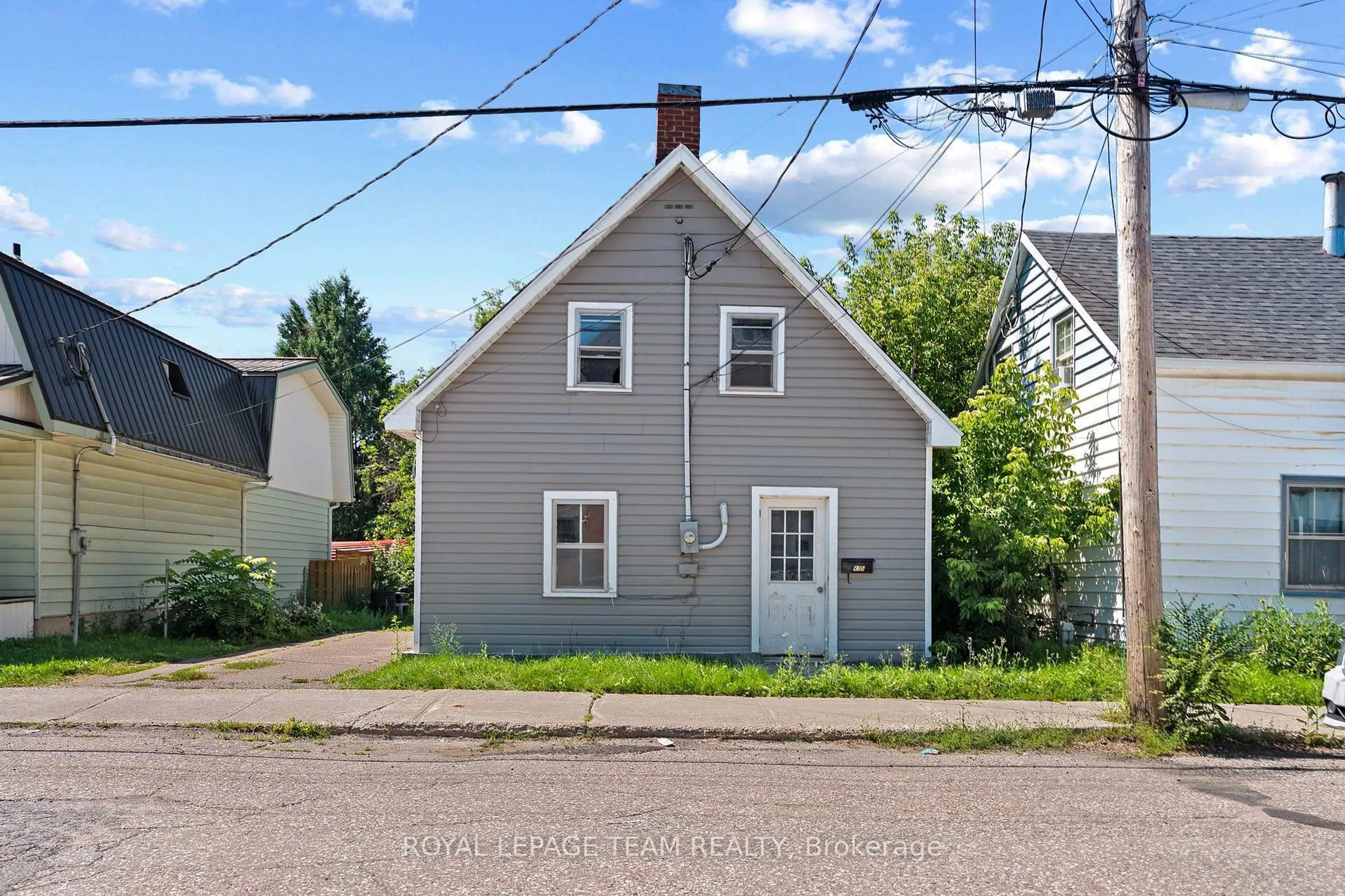 A pic from outside/outdoor area/front of a property/back of a property/a pic from drone, street for 42 Bonnechere St, Renfrew Ontario K7V 1Z1