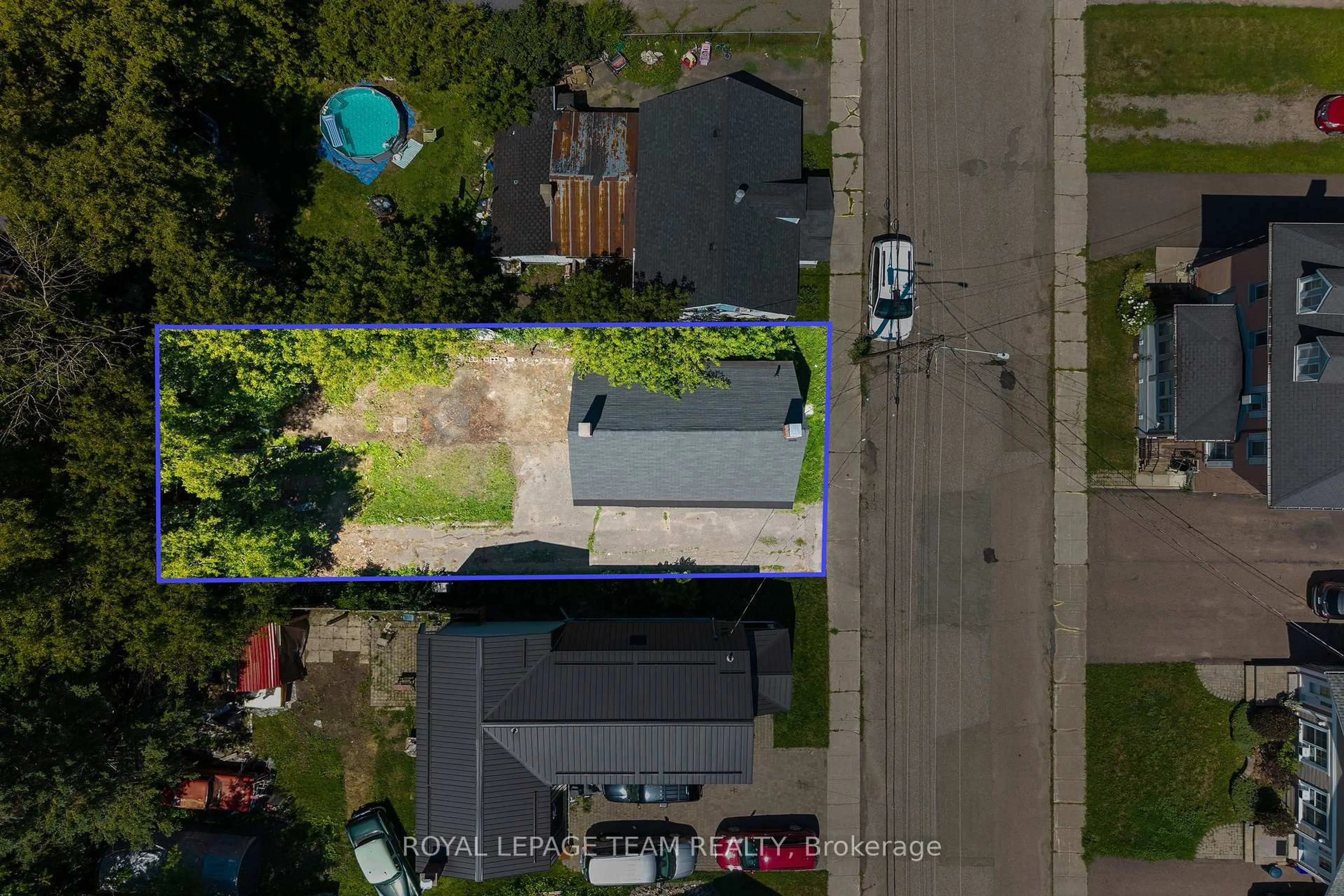 A pic from outside/outdoor area/front of a property/back of a property/a pic from drone, street for 42 Bonnechere St, Renfrew Ontario K7V 1Z1