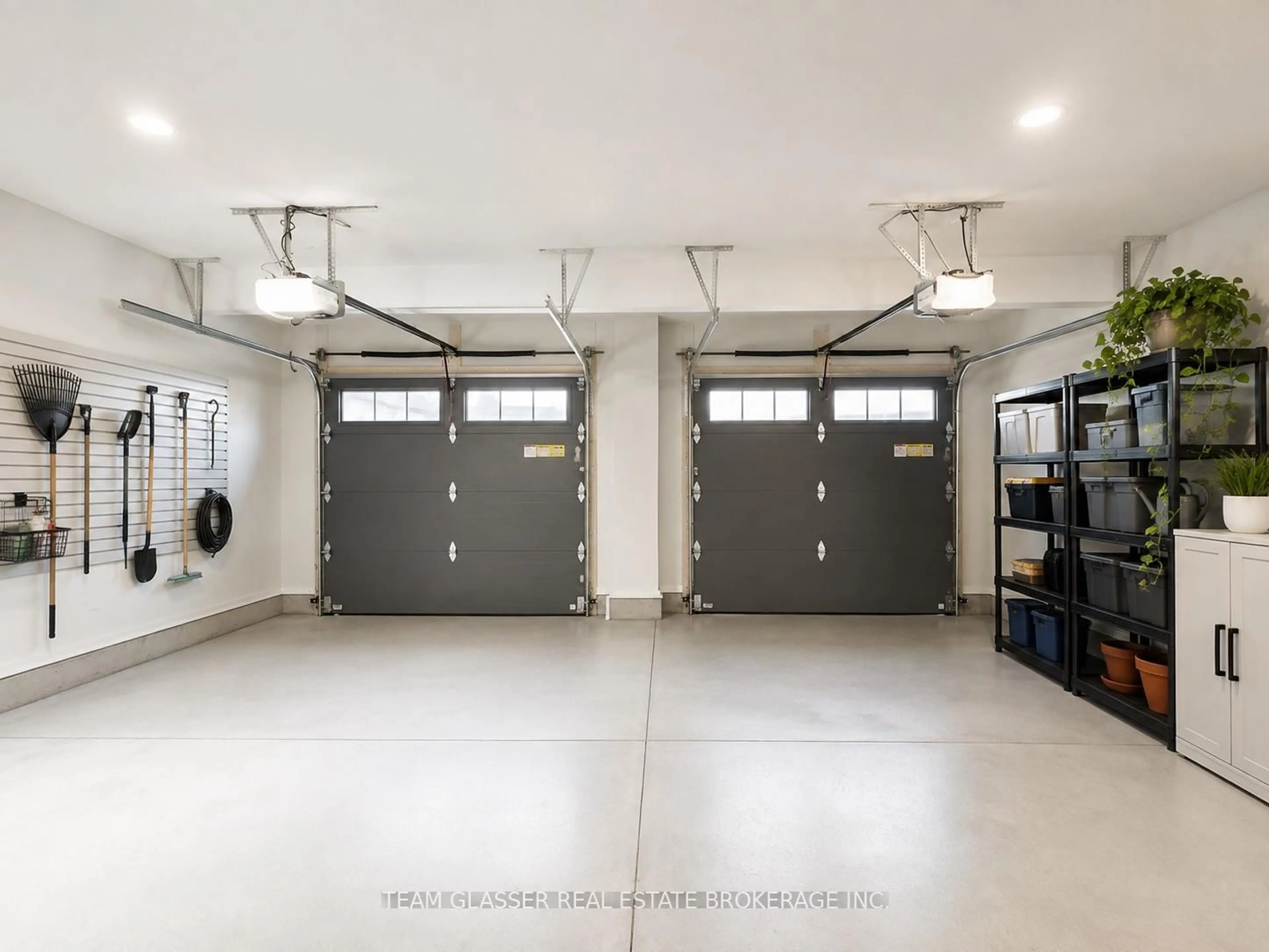 Indoor garage for 28 GREENE St, South Huron Ontario N0M 1S2