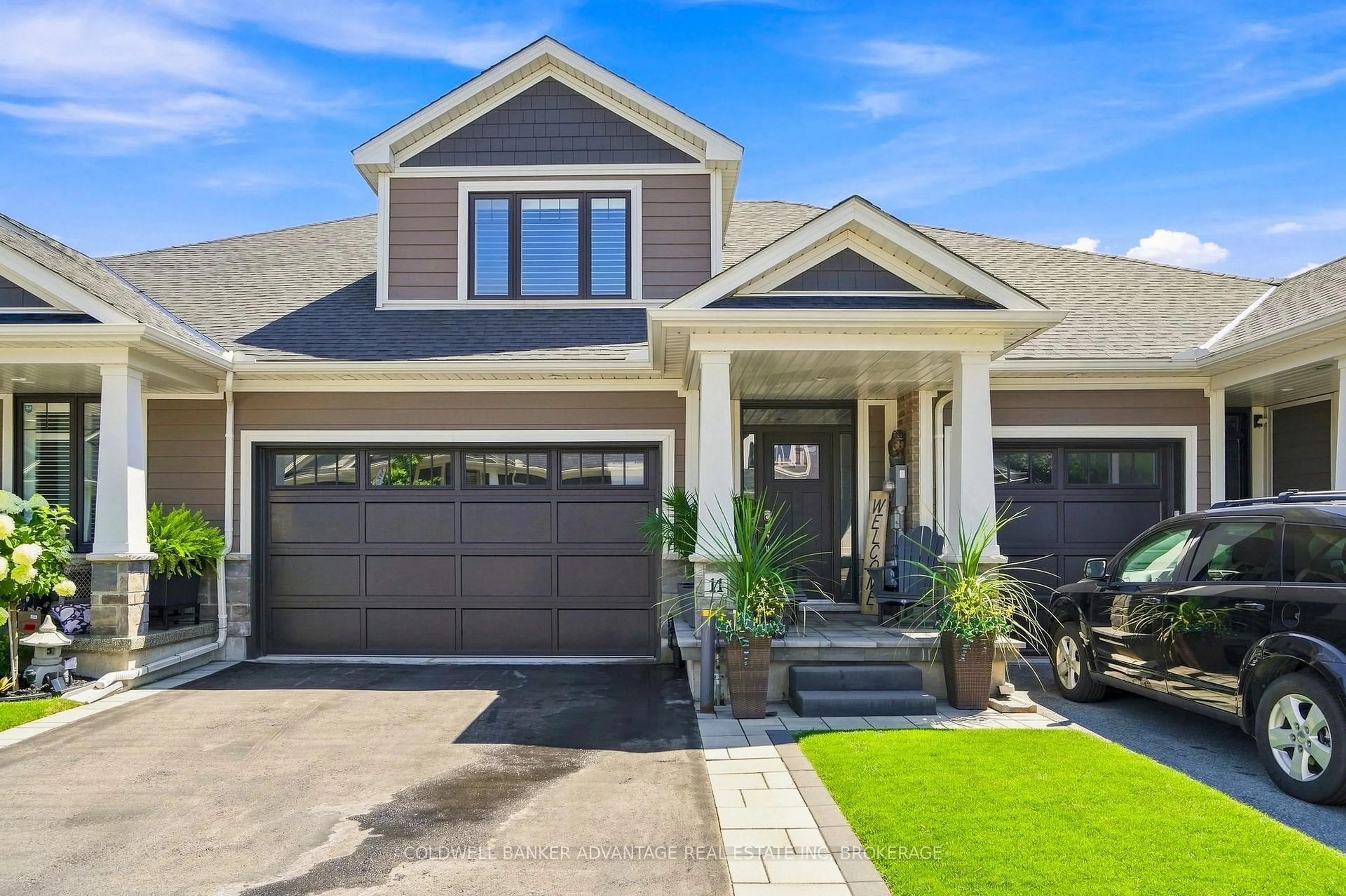 Home with vinyl exterior material, street for 11 Dandurand Crt, Grimsby Ontario L3M 0H7