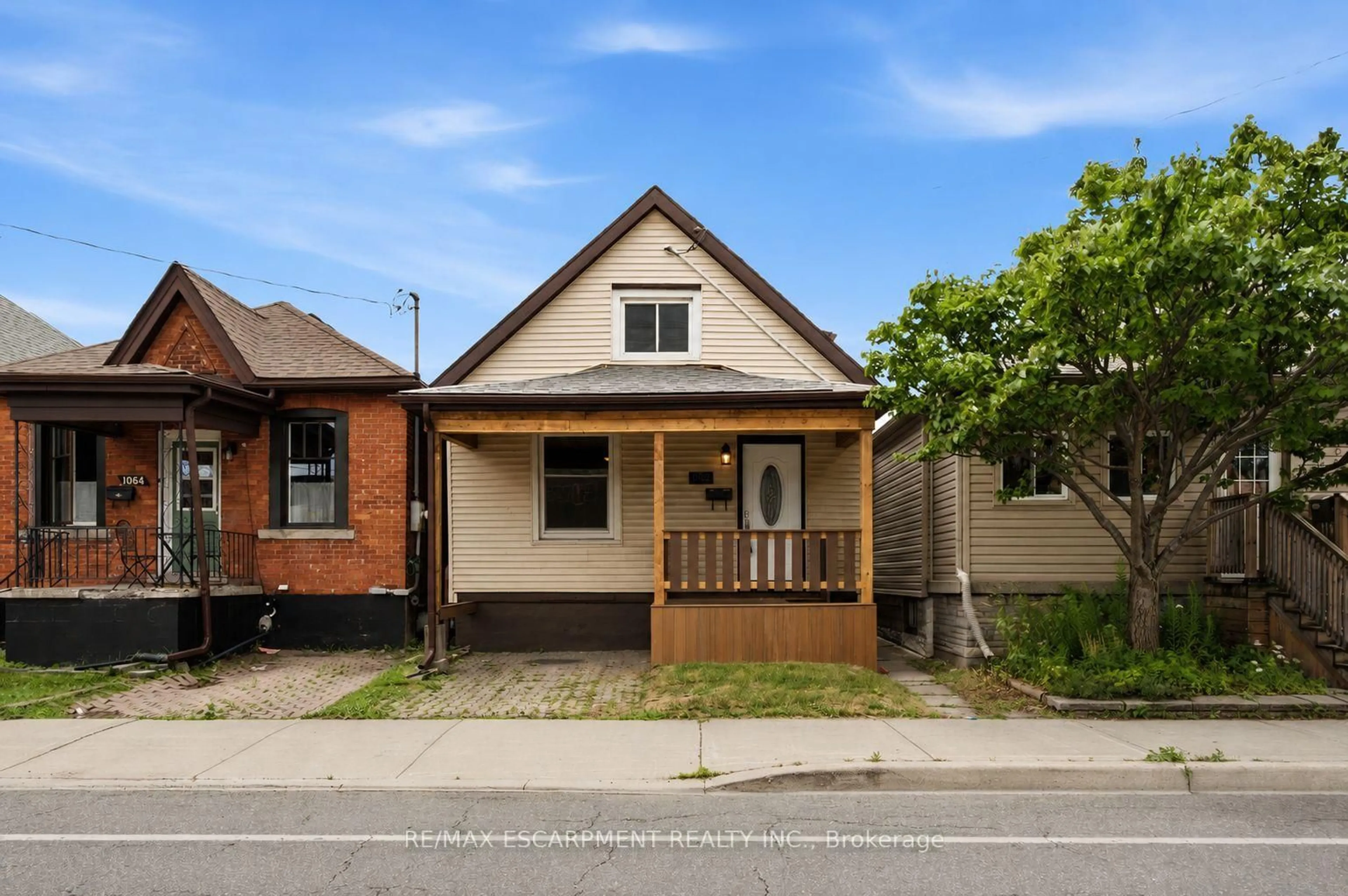 Home with brick exterior material, street for 1062 Cannon St, Hamilton Ontario L8L 2H8