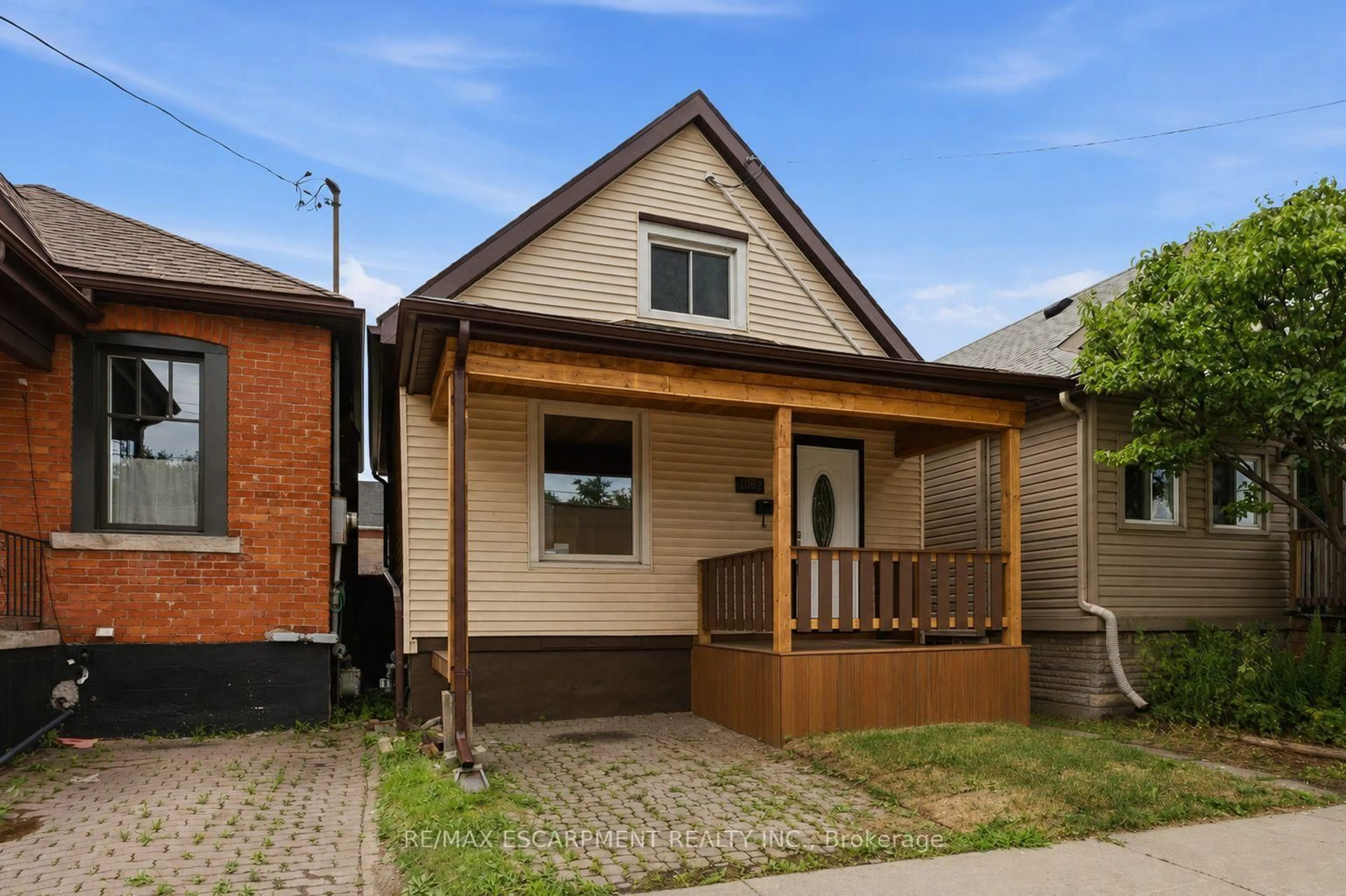 Home with brick exterior material, street for 1062 Cannon St, Hamilton Ontario L8L 2H8