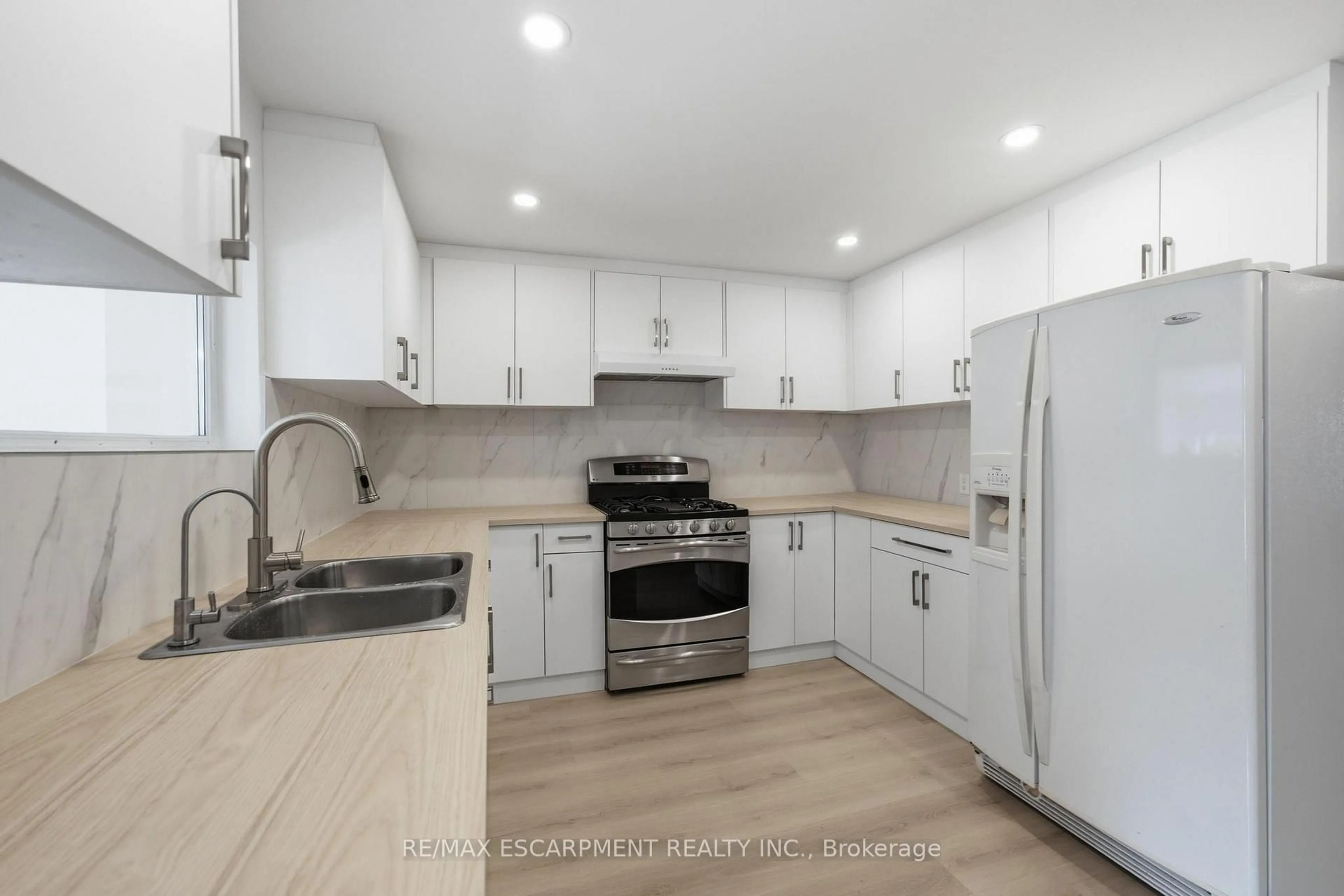 Unknown for 1062 Cannon St, Hamilton Ontario L8L 2H8