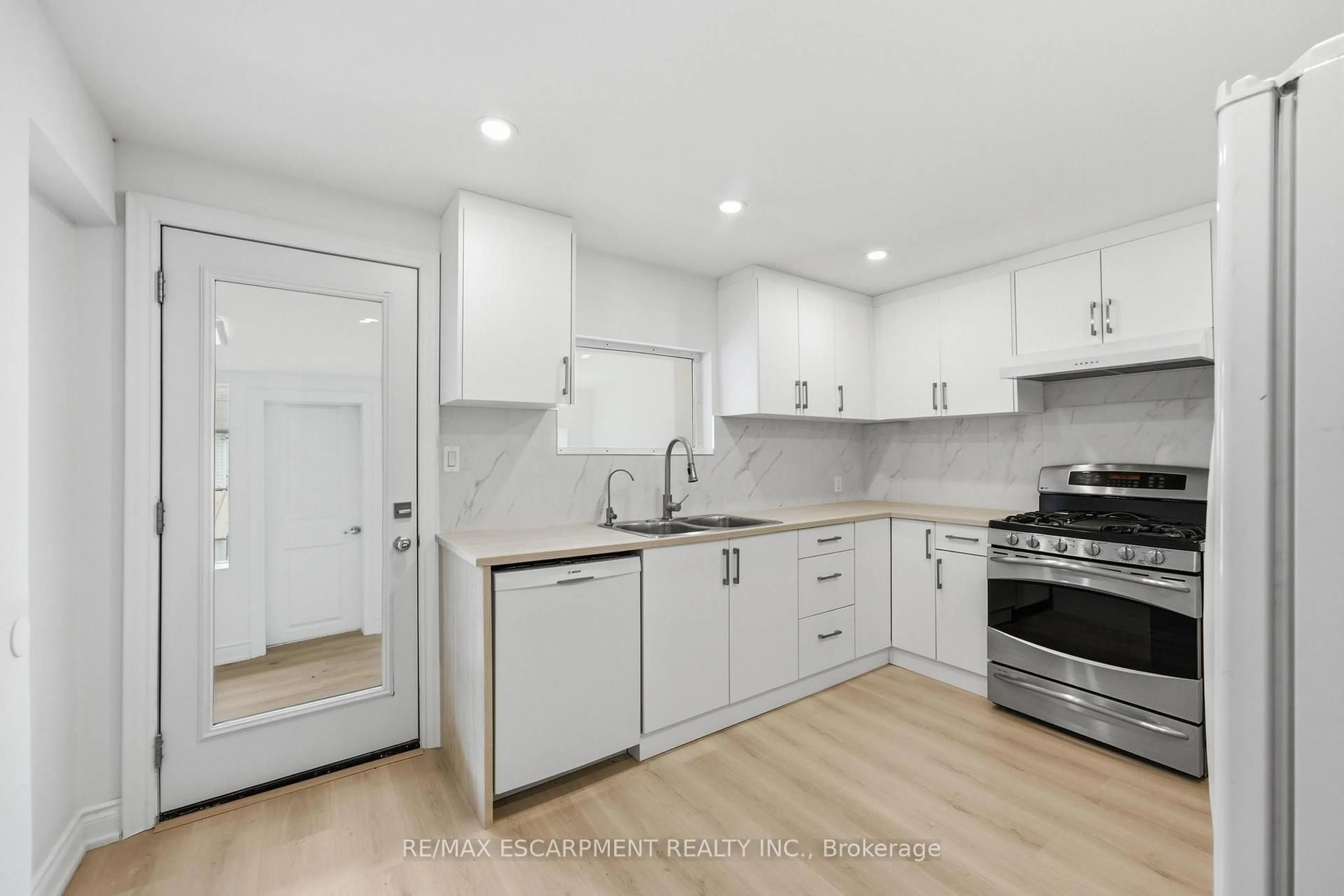 Unknown for 1062 Cannon St, Hamilton Ontario L8L 2H8