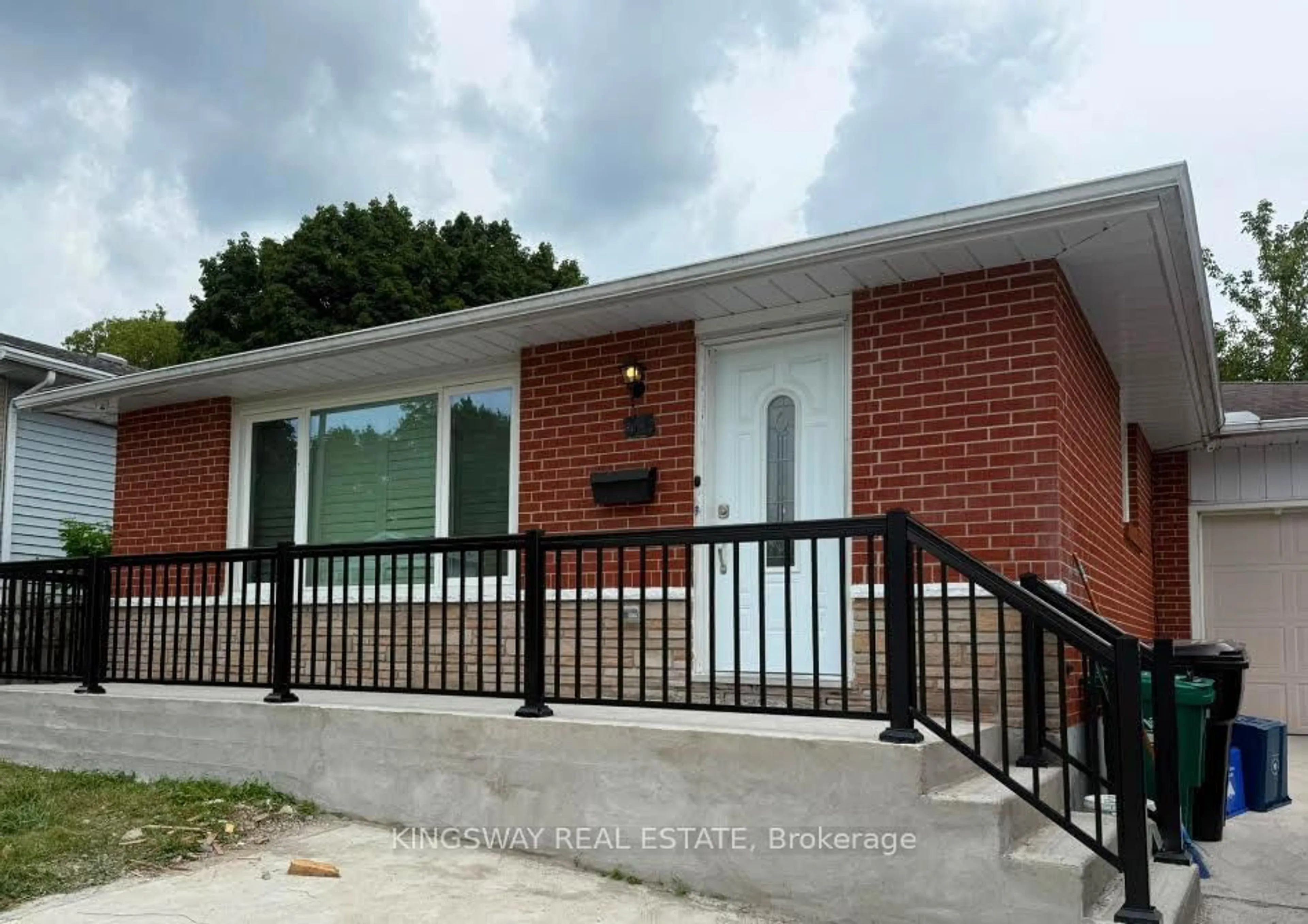 Home with brick exterior material, building for 35 Silver Aspen Cres, Kitchener Ontario N2N 1H5