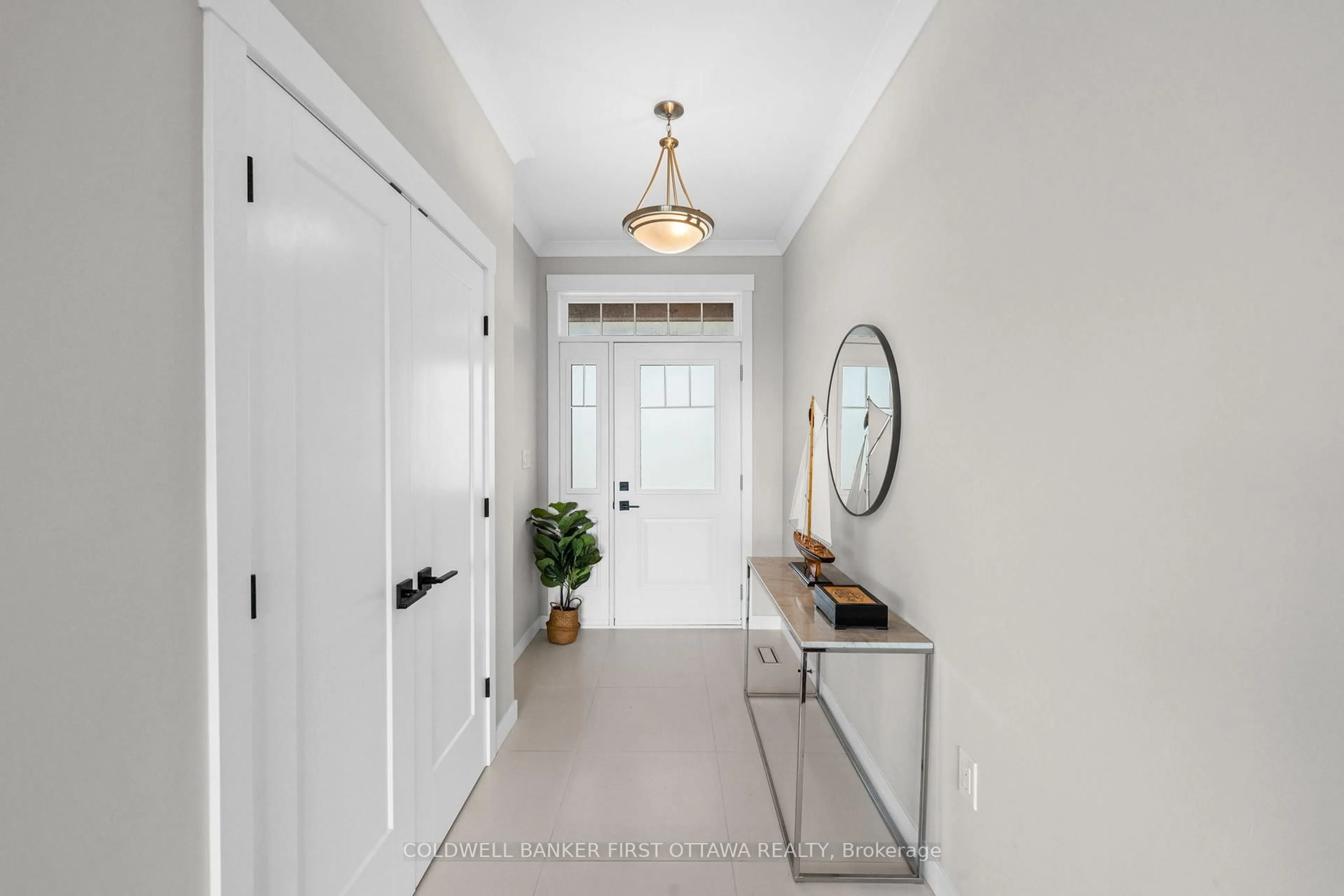 Indoor entryway for 1027 MATHESON Dr, Smiths Falls Ontario K7A 5B8