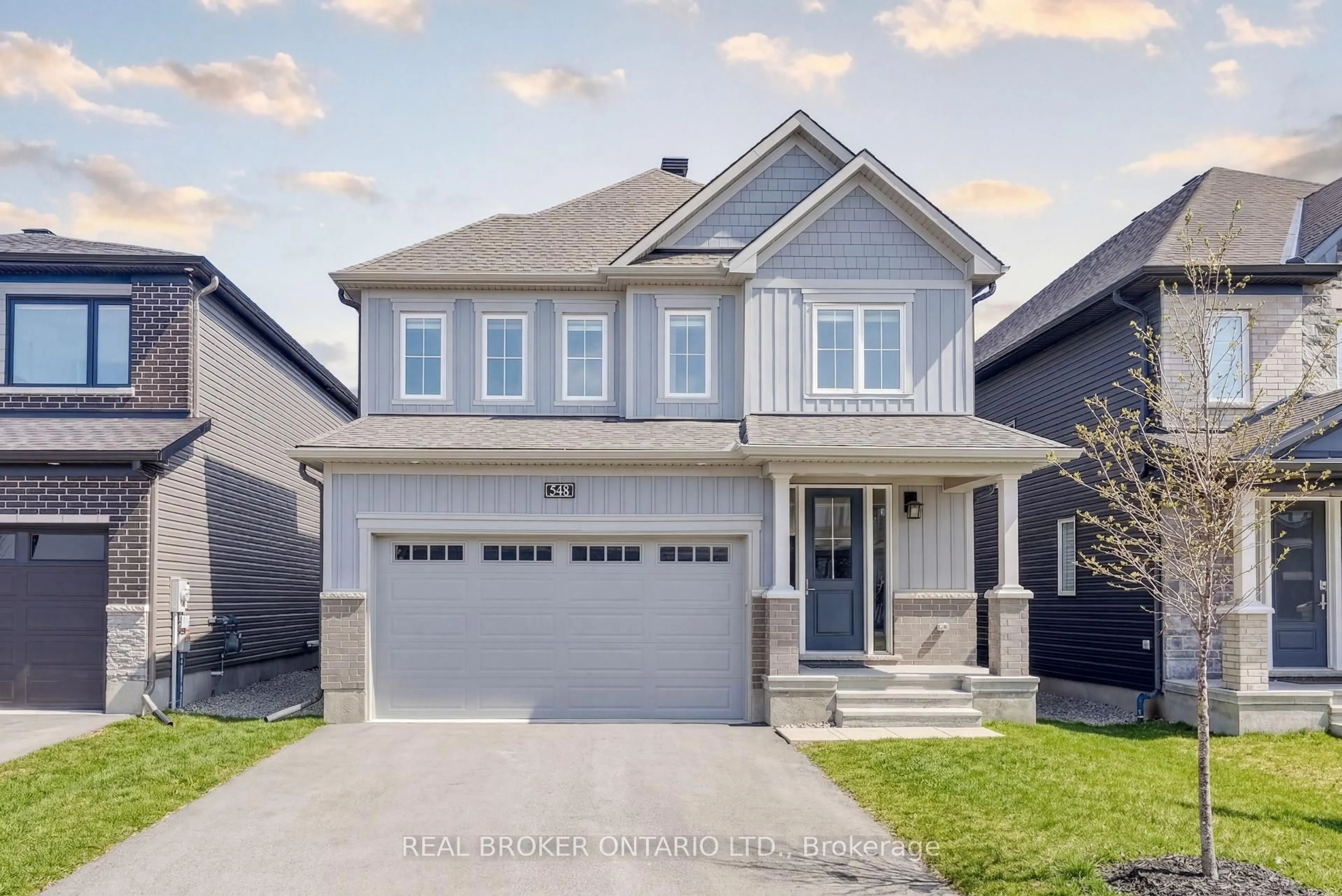 Home with vinyl exterior material, street for 548 Anchor Circ, Ottawa Ontario K4M 0N4